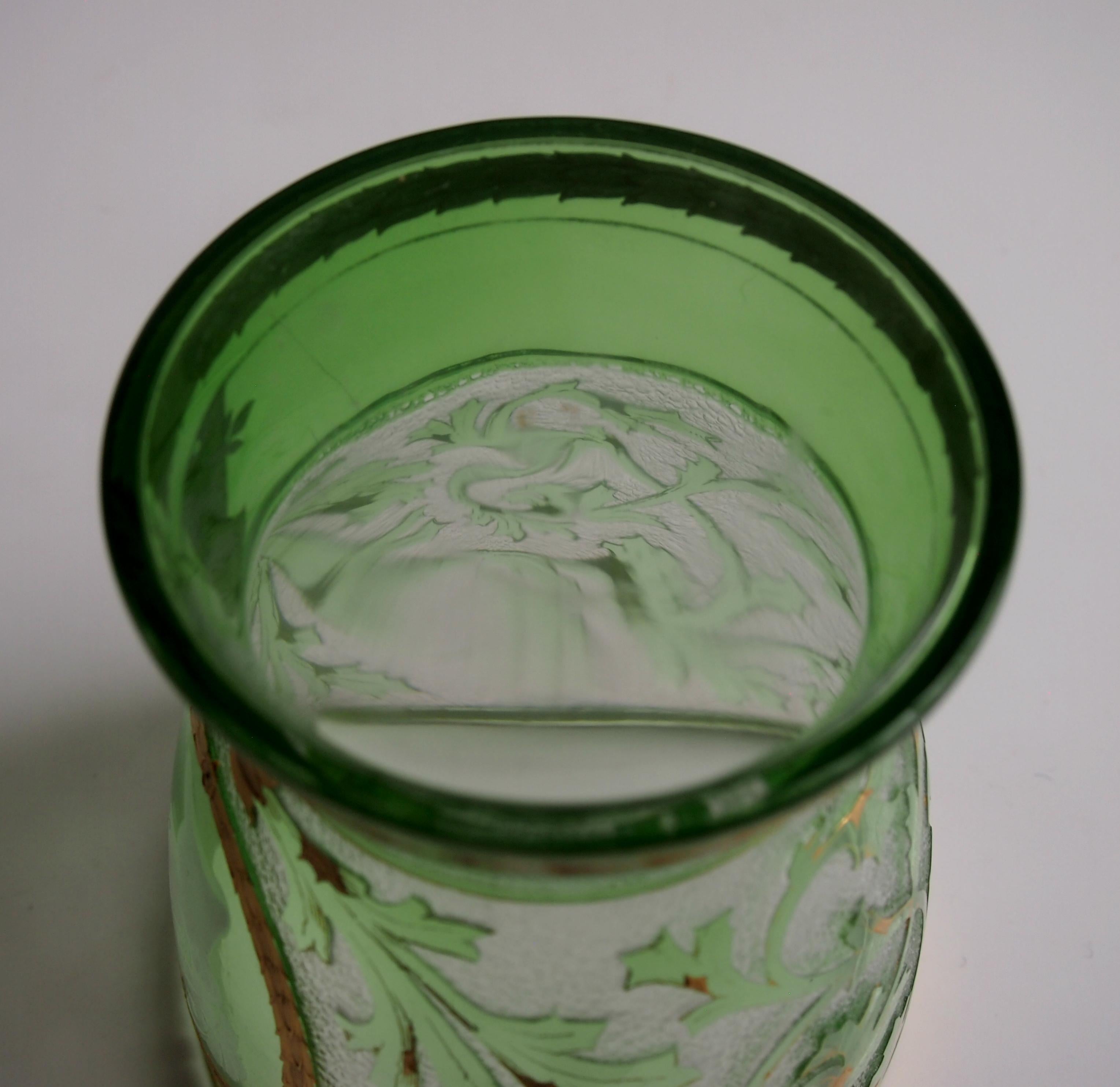 Verre d'art Vase en verre camée Art Nouveau de BohèmeHelmet de Riedel en vente
