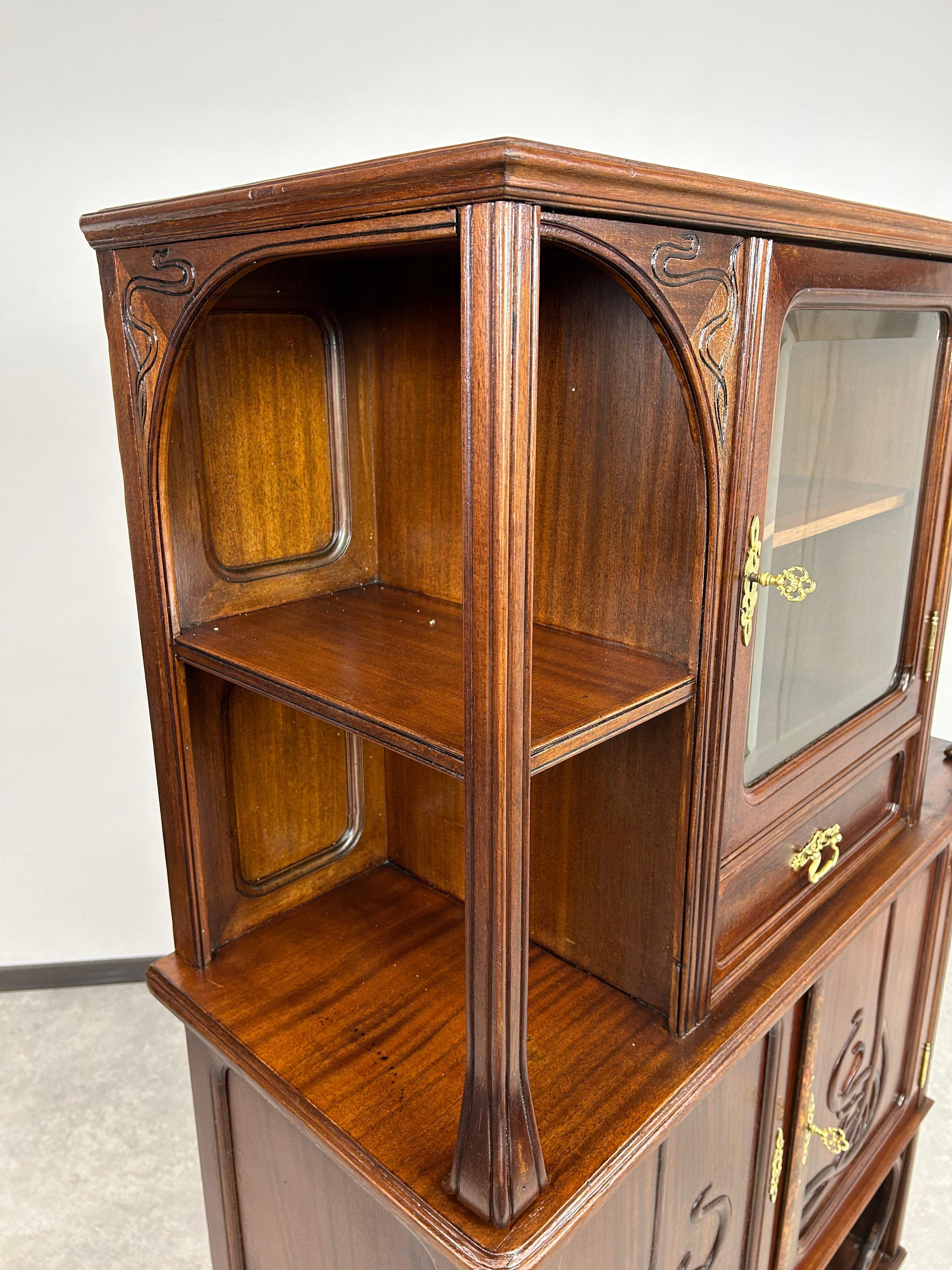 Slovacco Art nouveau bookcase in vendita