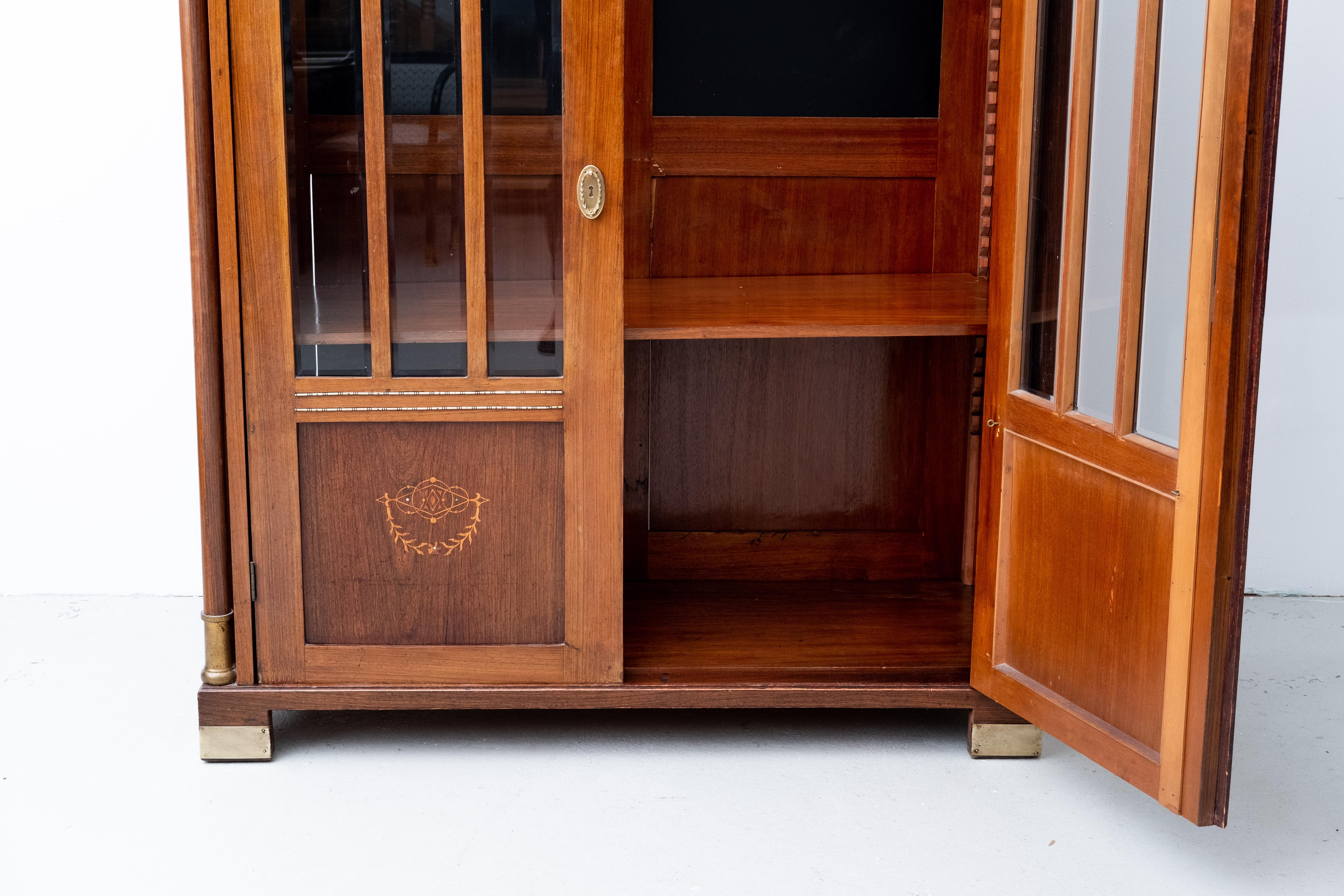 Bibliothèque Art Nouveau avec Intarsia (circa 1905) en vente 3