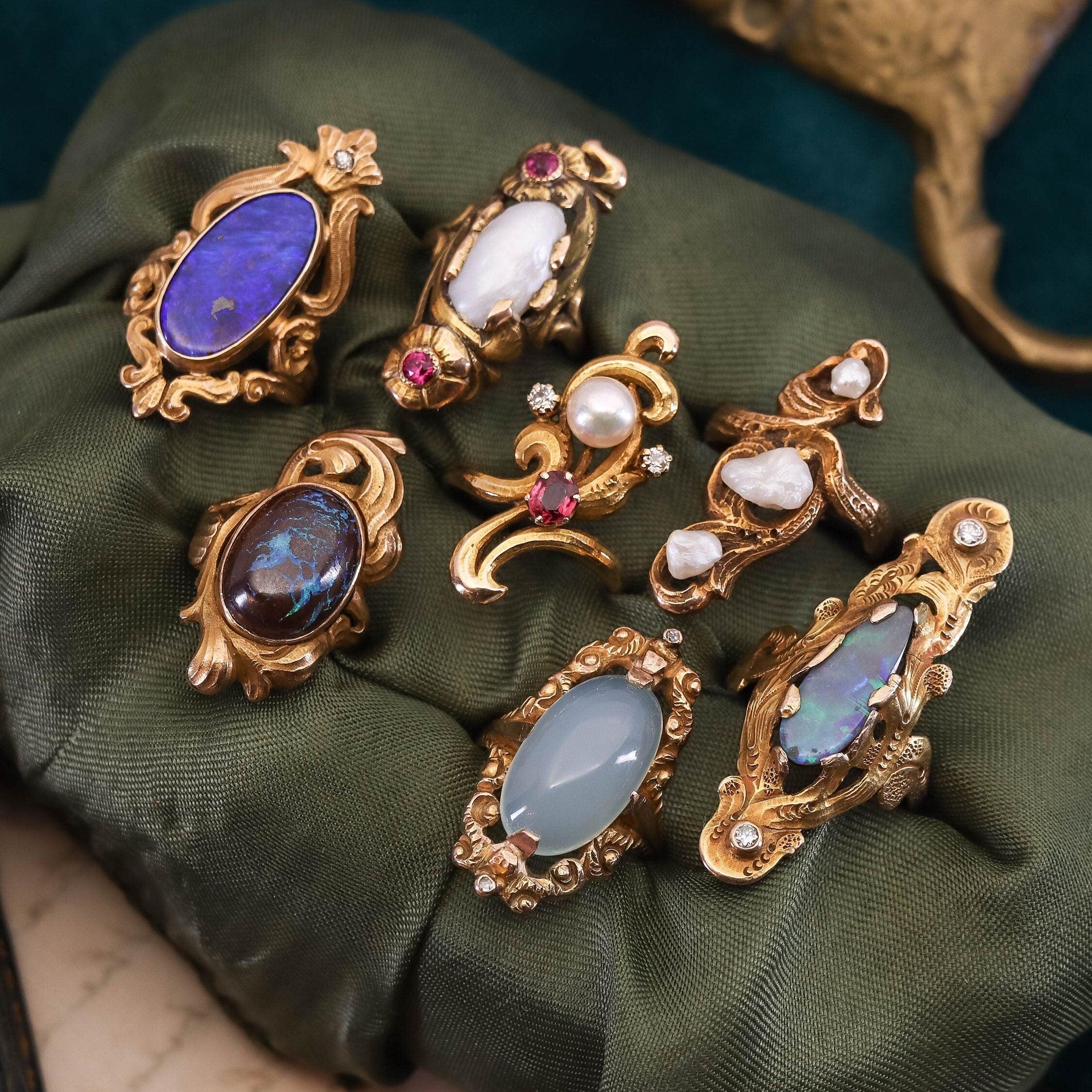 Jugendstil Boulder Opal Ring aus 10k Gold im Angebot 2