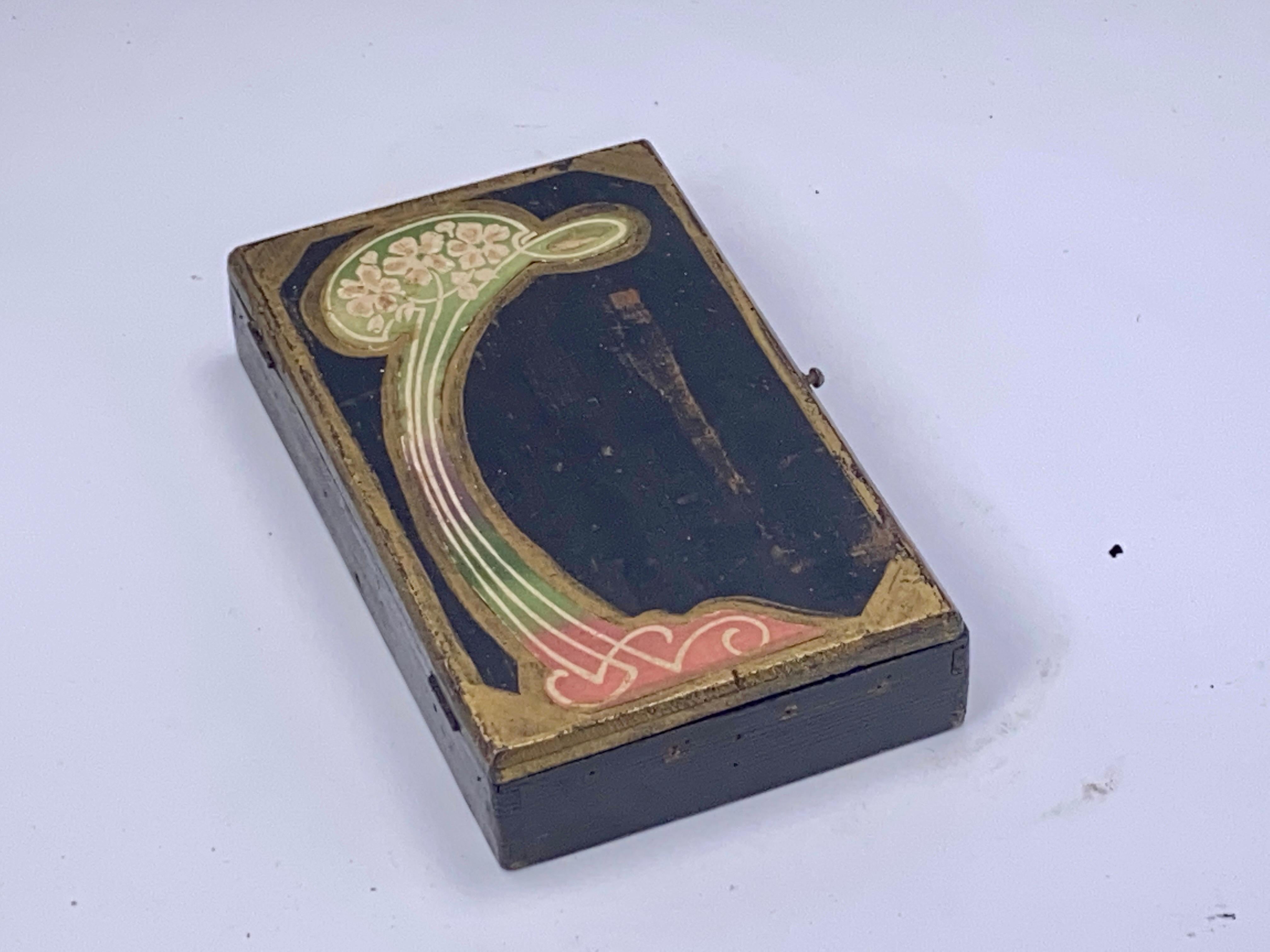This box is in wood. It is Hand painted, in black and green, color. It has been made in France circa 1920.