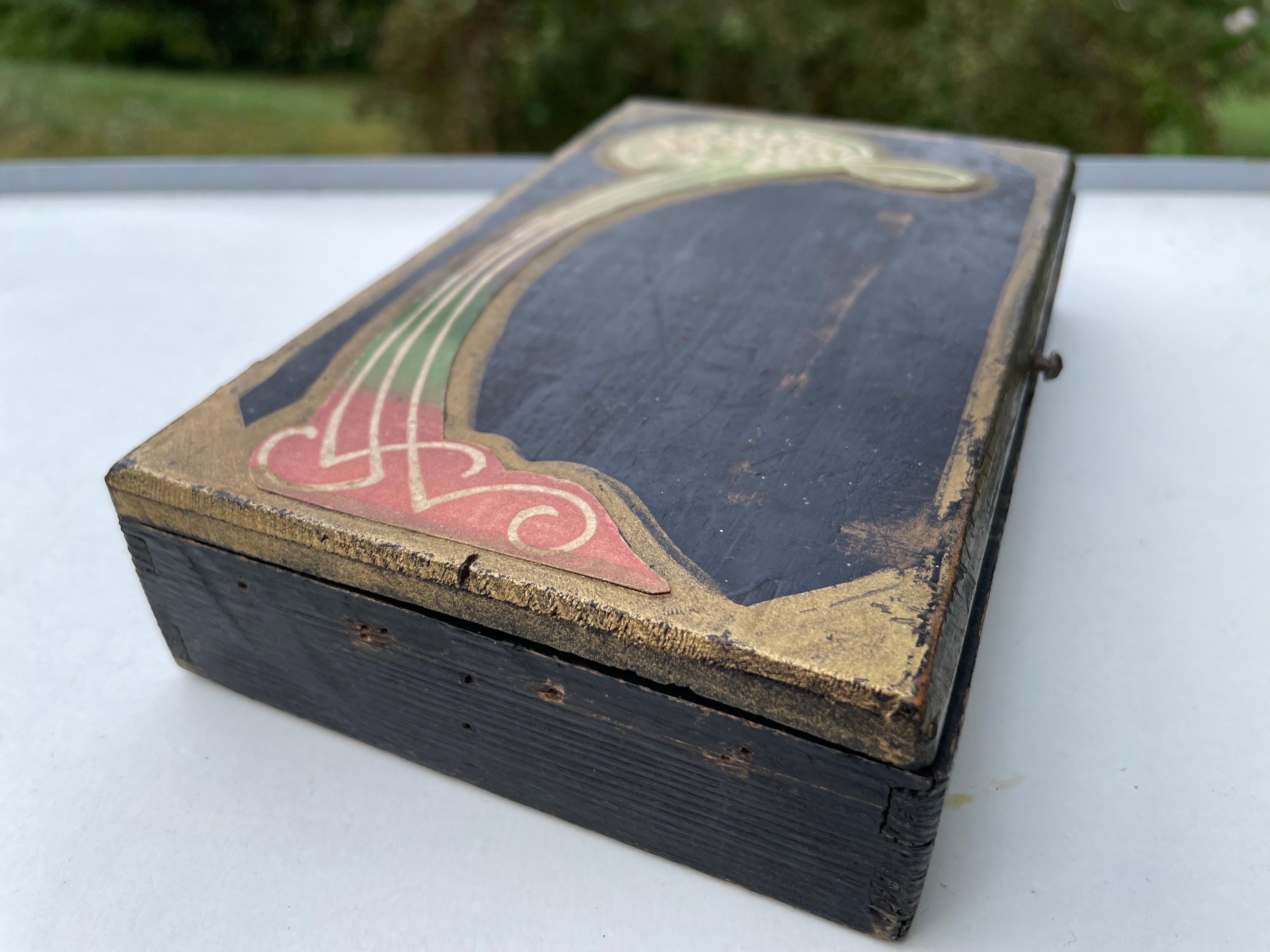 Art Nouveau Box, Hand Painted, France Circa 1920 In Good Condition For Sale In Auribeau sur Siagne, FR