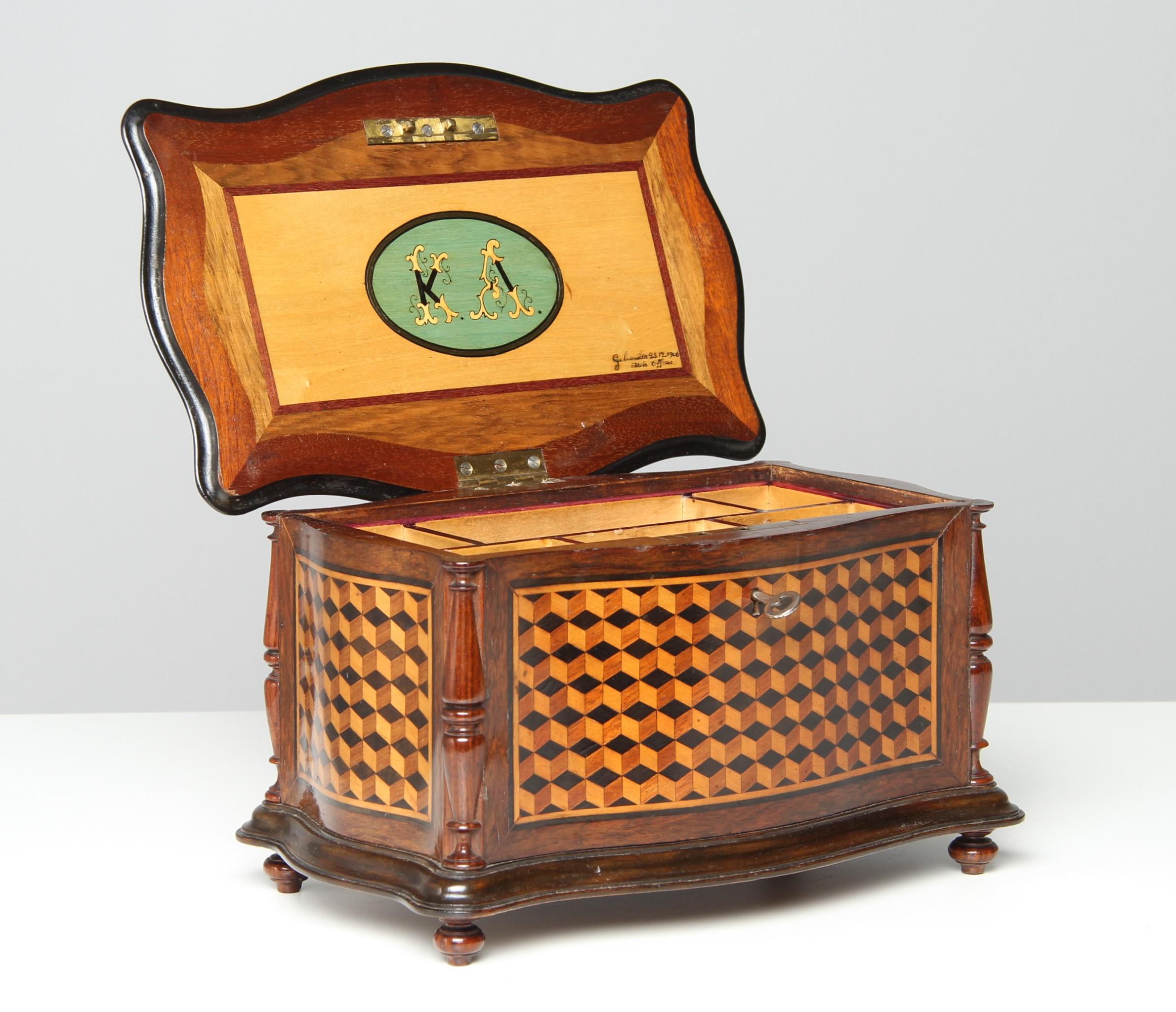 Caja Art Nouveau con marquetería, Alemania, fechada en 1906 principios del siglo XX en venta