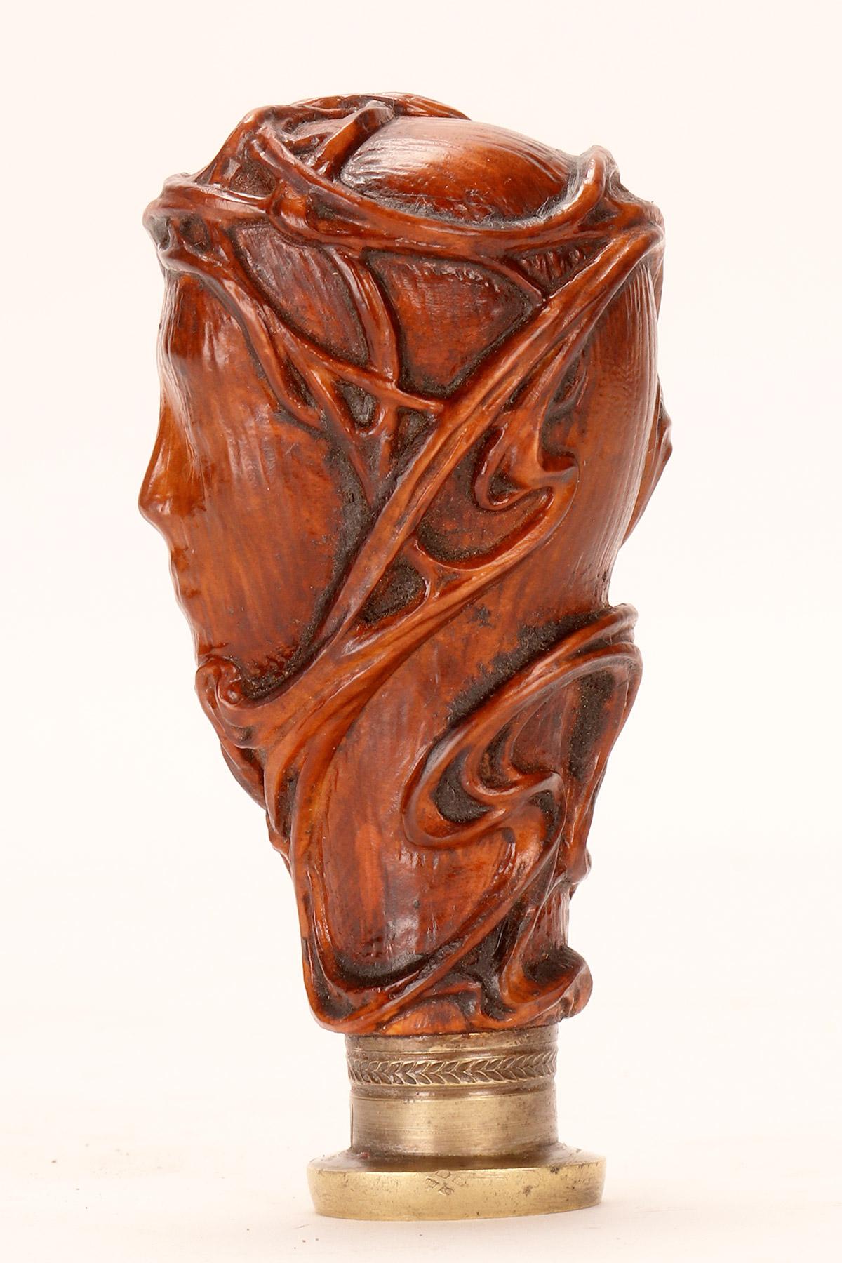 Art Nouveau boxwood seal: a veiled woman’s face, Italy end of 19th century. In Good Condition For Sale In Milan, IT
