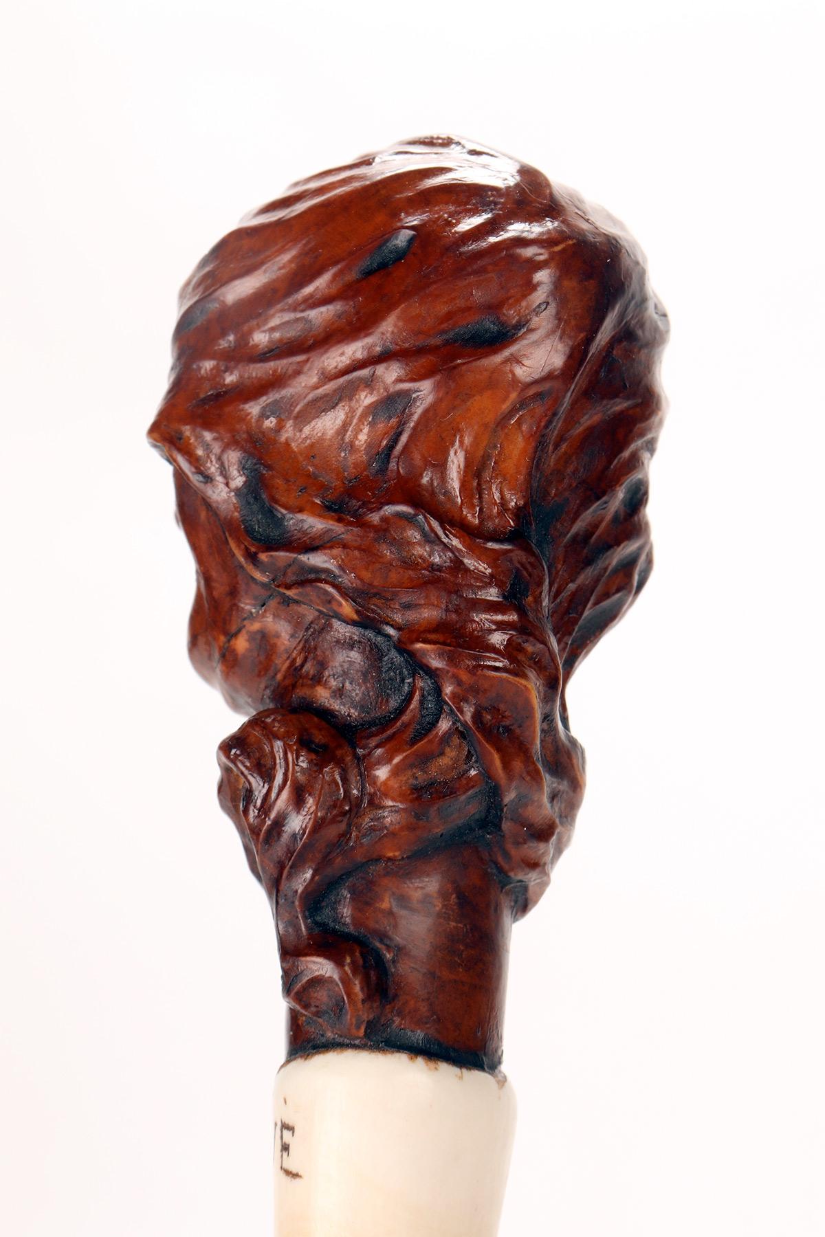 Corno Fischietto Art Nouveau in legno di bosso raffigurante un volto sorridente, Francia, fine XIX secolo in vendita