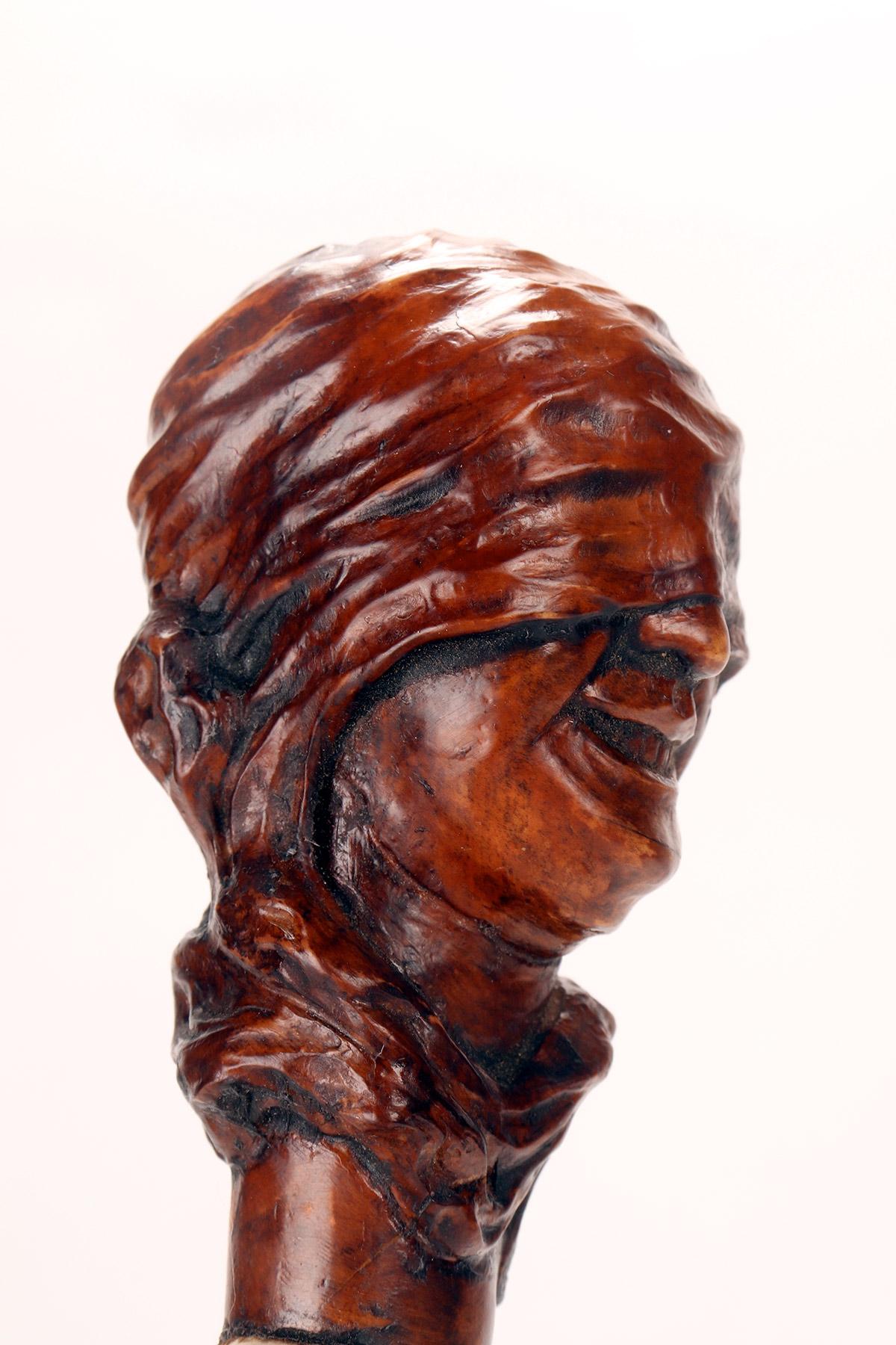 Fischietto Art Nouveau in legno di bosso raffigurante un volto sorridente, Francia, fine XIX secolo in vendita 1
