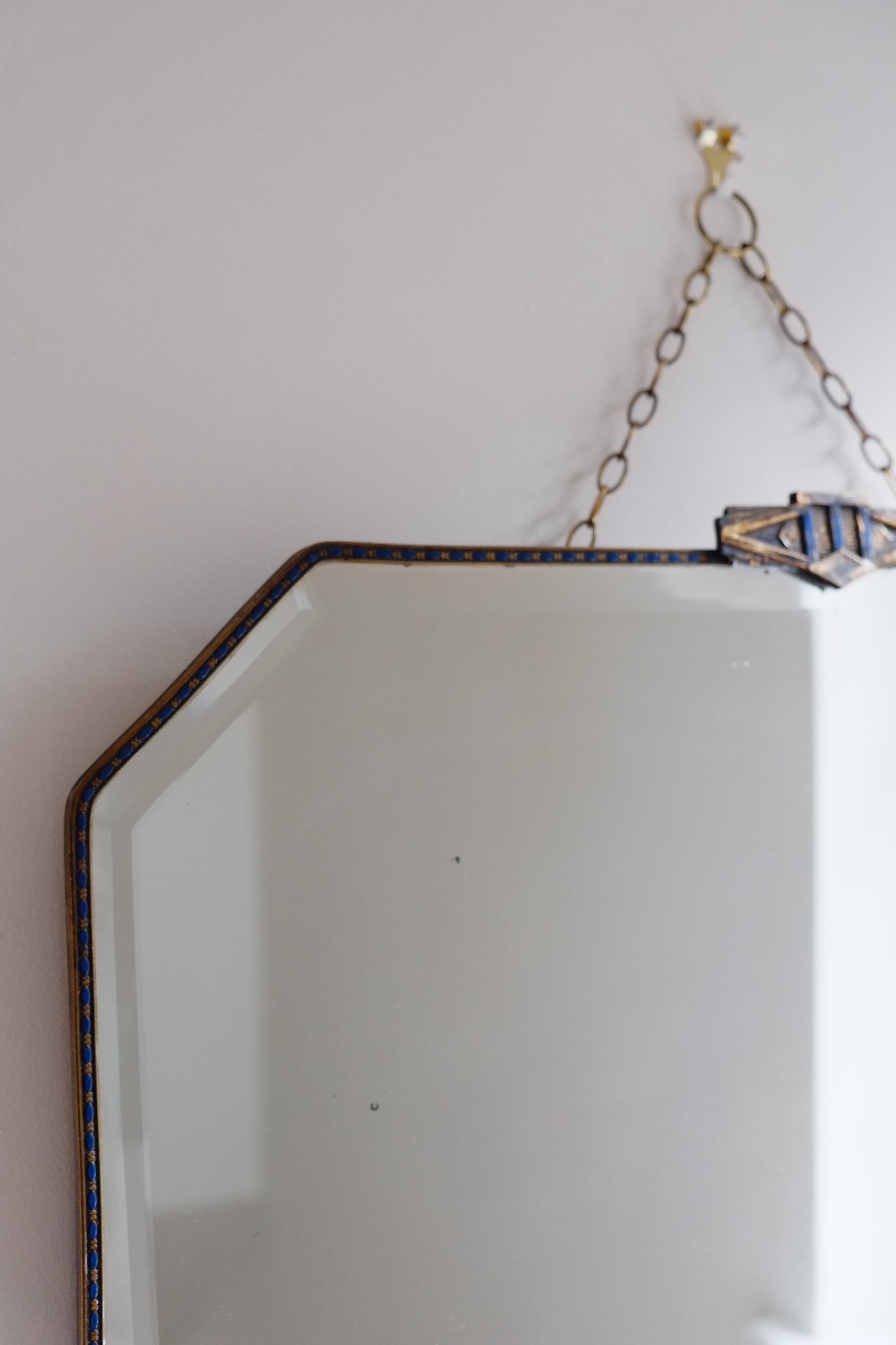 Inizio XX secolo Specchio Art Nouveau in ottone e smalto blu in vendita