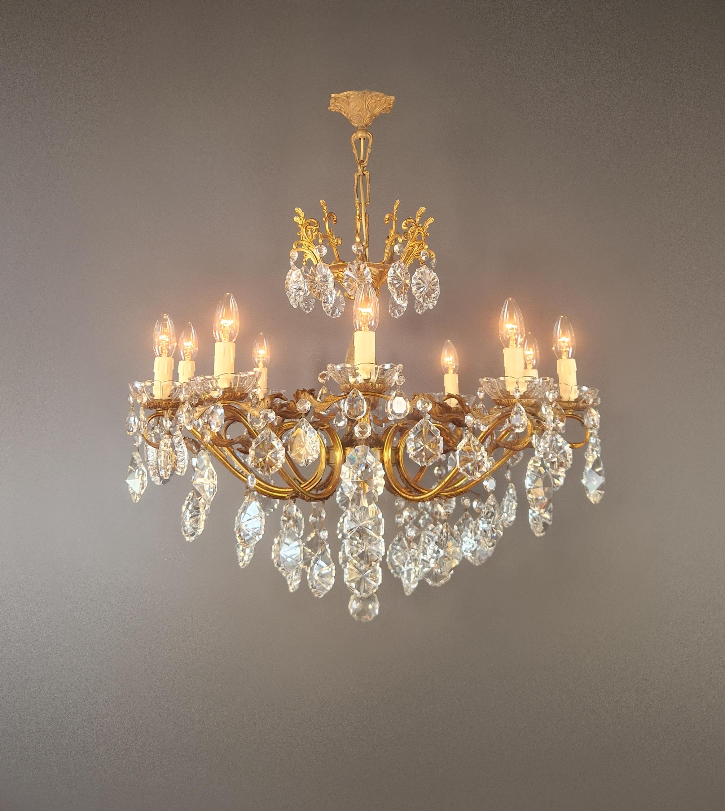 Mouvement esthétique Lustre Art Nouveau en laiton et cristal avec feuillage doré Antique en vente