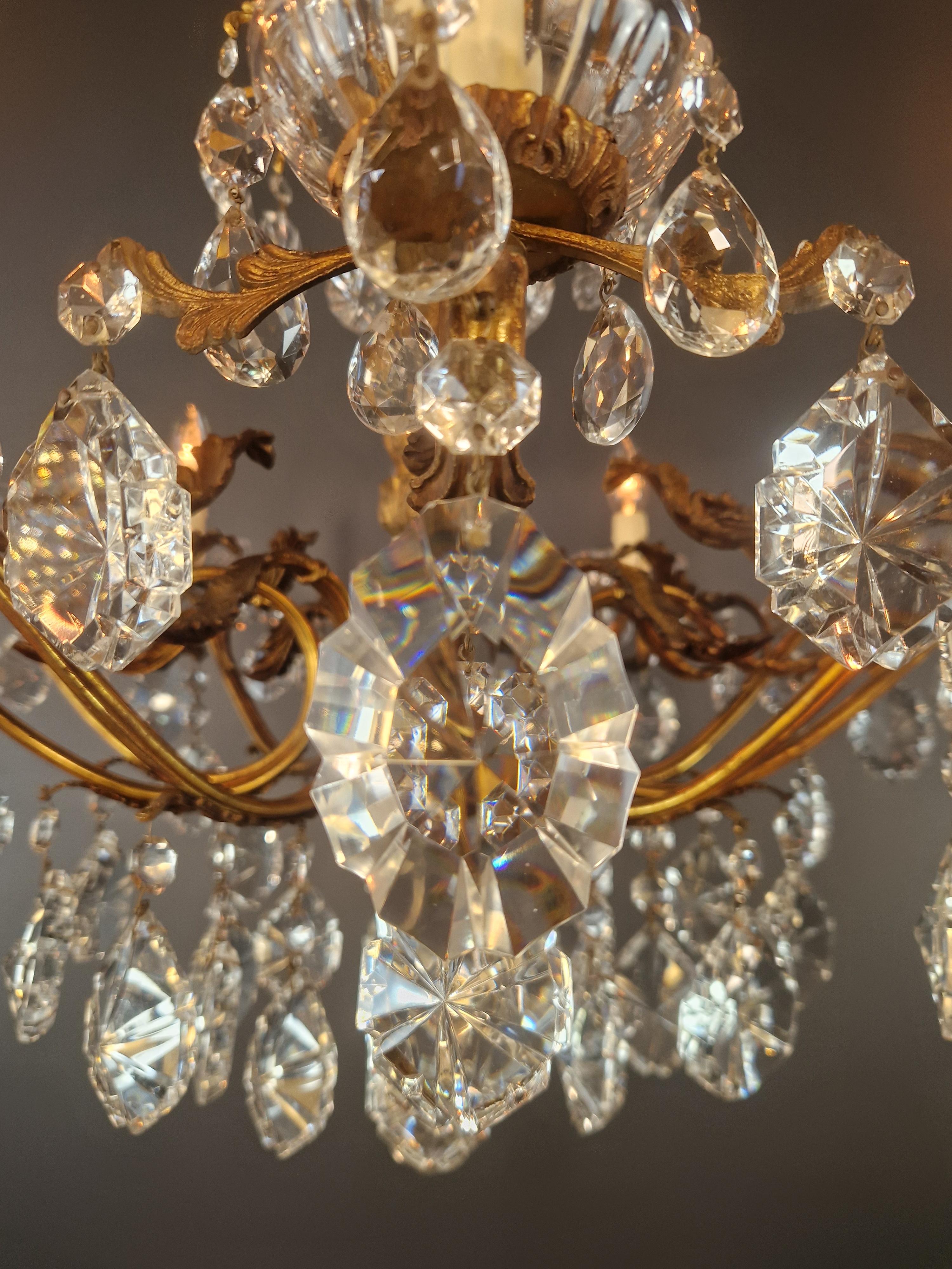 Noué à la main Lustre Art Nouveau en laiton et cristal avec feuillage doré Antique en vente
