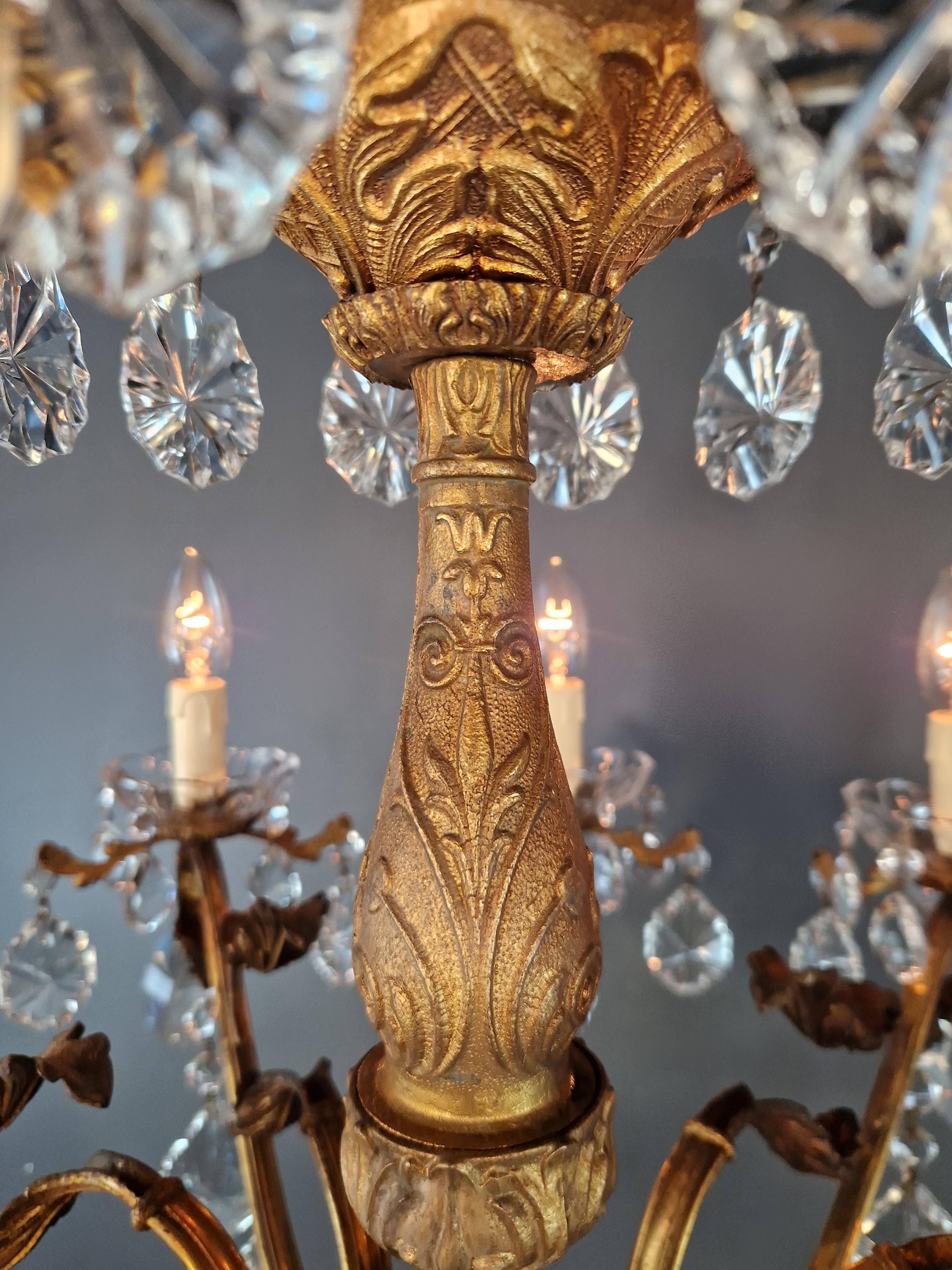 Laiton Lustre Art Nouveau en laiton et cristal avec feuillage doré Antique en vente