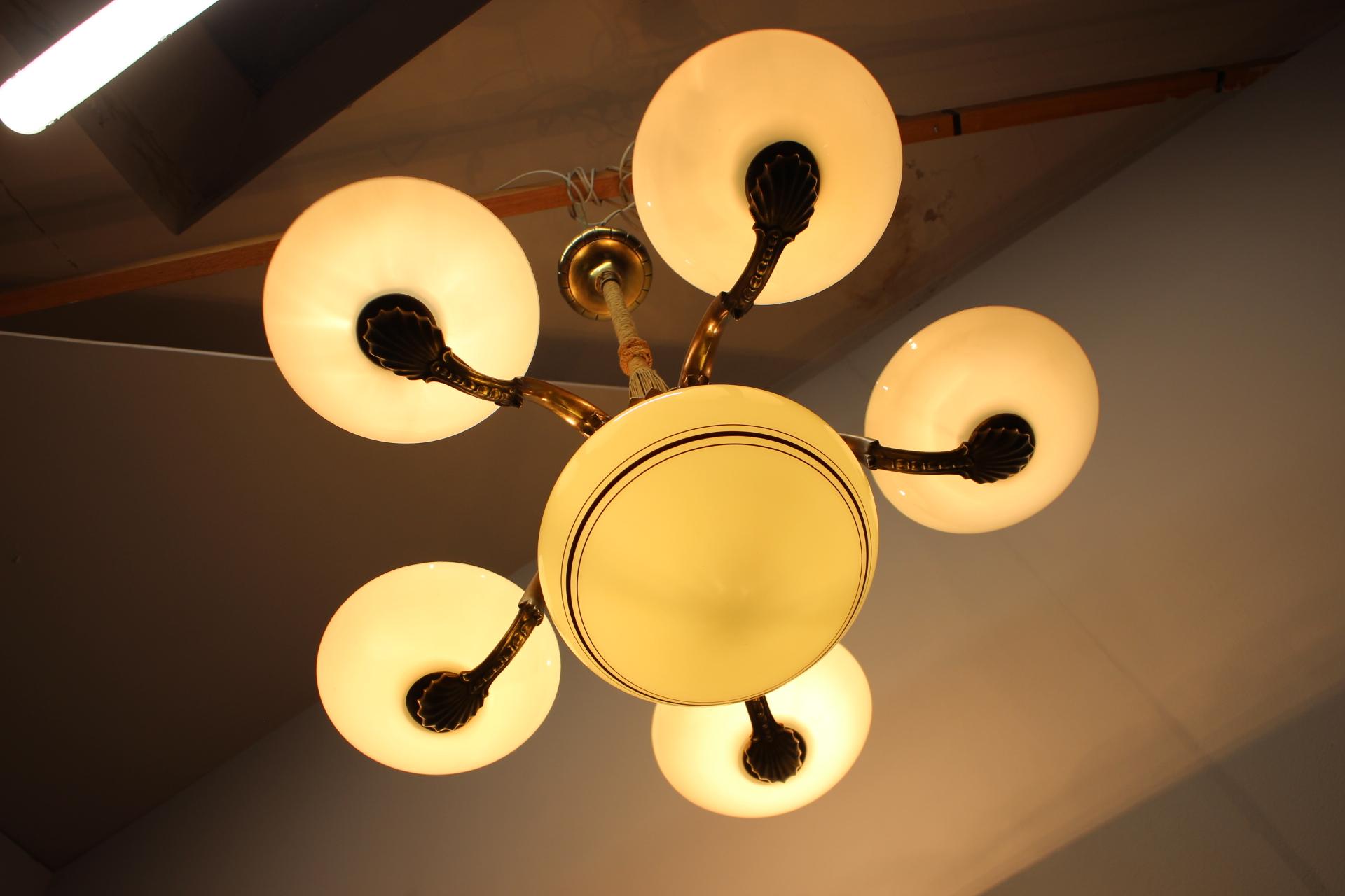 Lampadario Art Nouveau in ottone e vetro, 1910 in vendita 4