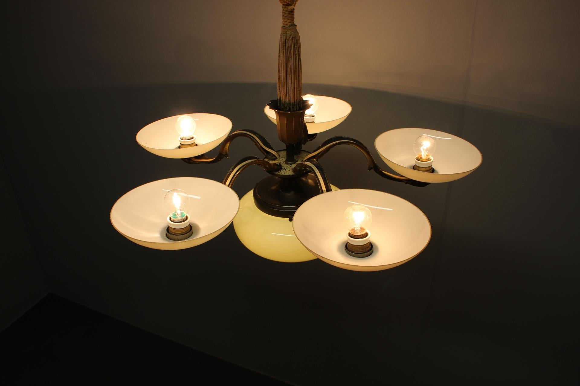 Lampadario Art Nouveau in ottone e vetro, 1910 in vendita 5