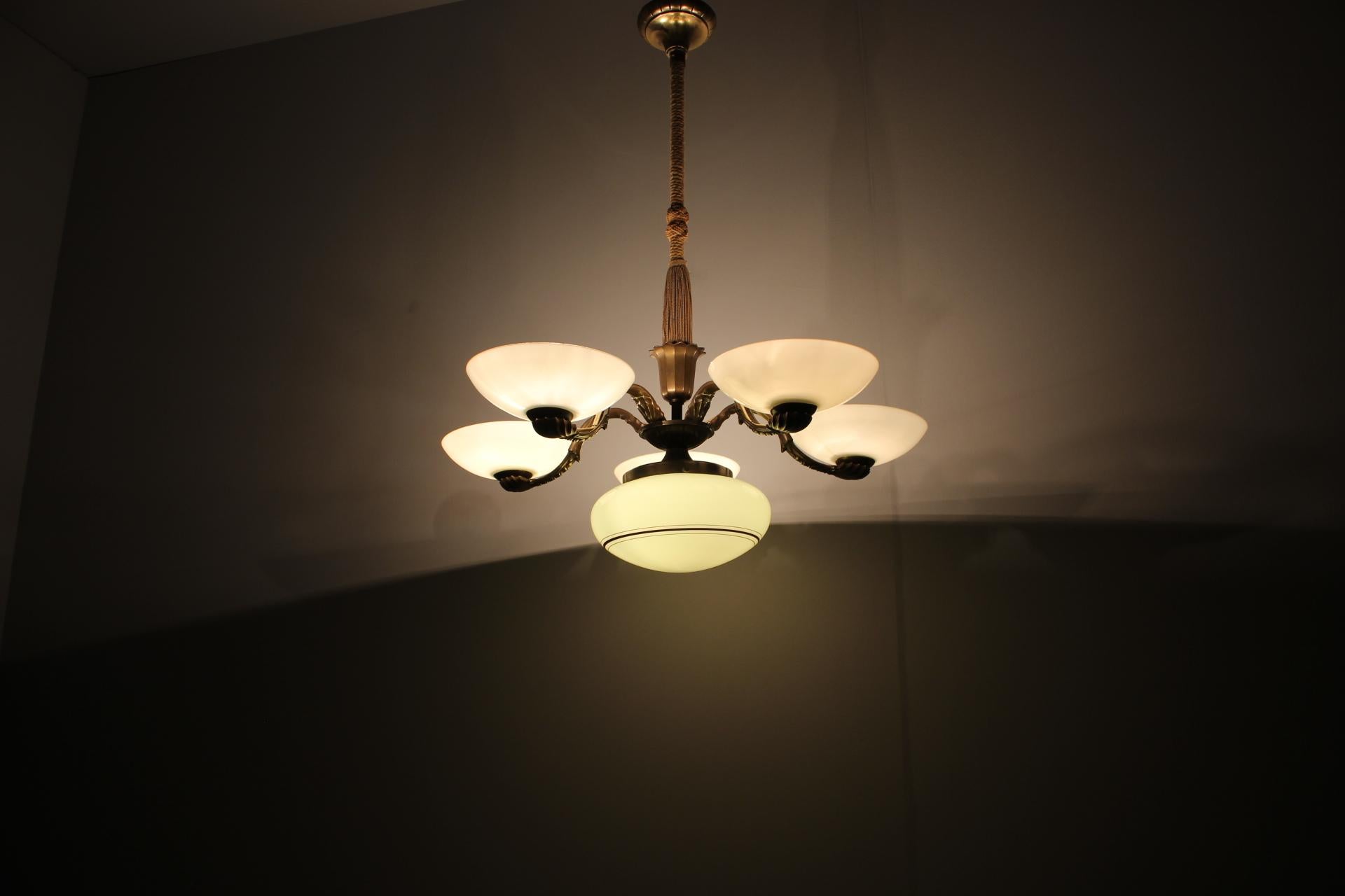 Lampadario Art Nouveau in ottone e vetro, 1910 in vendita 6