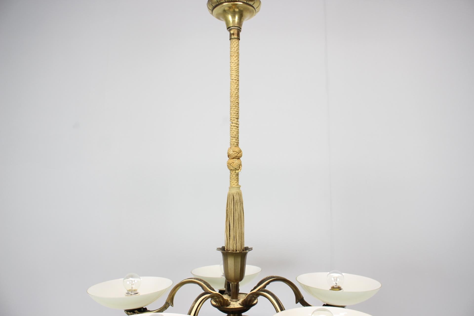 Inizio XX secolo Lampadario Art Nouveau in ottone e vetro, 1910 in vendita