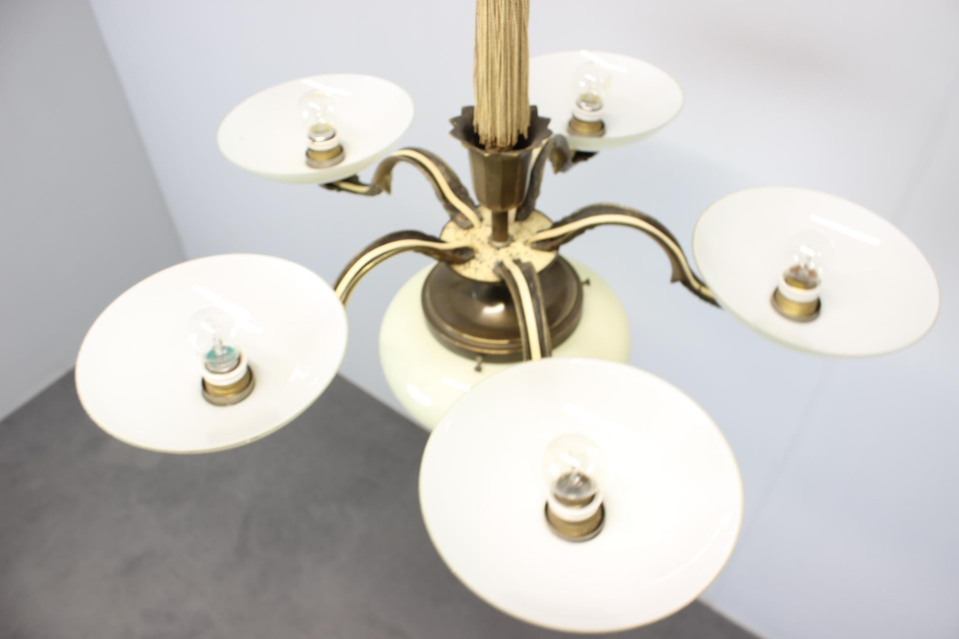 Lampadario Art Nouveau in ottone e vetro, 1910 in vendita 1