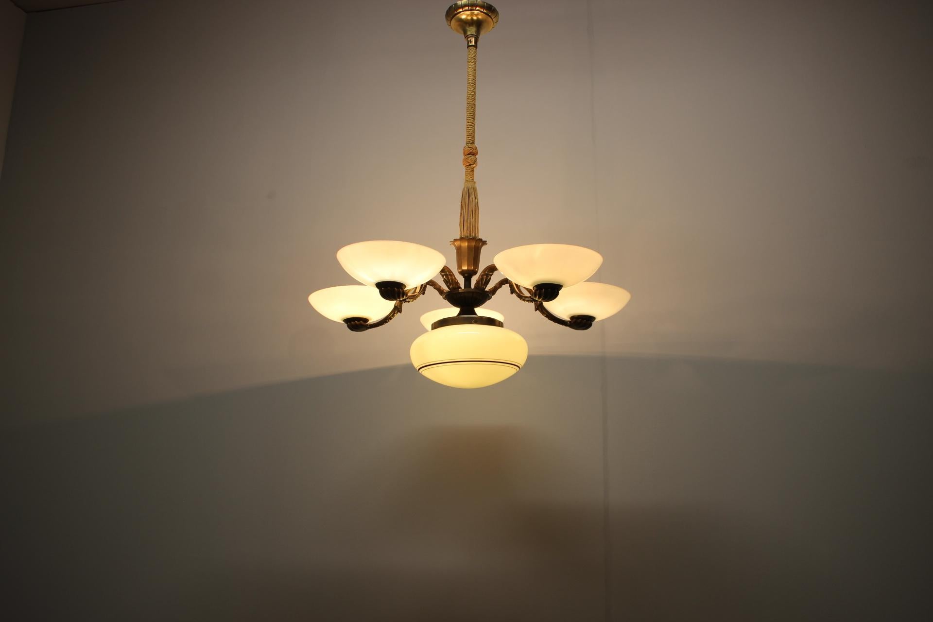Lampadario Art Nouveau in ottone e vetro, 1910 in vendita 2