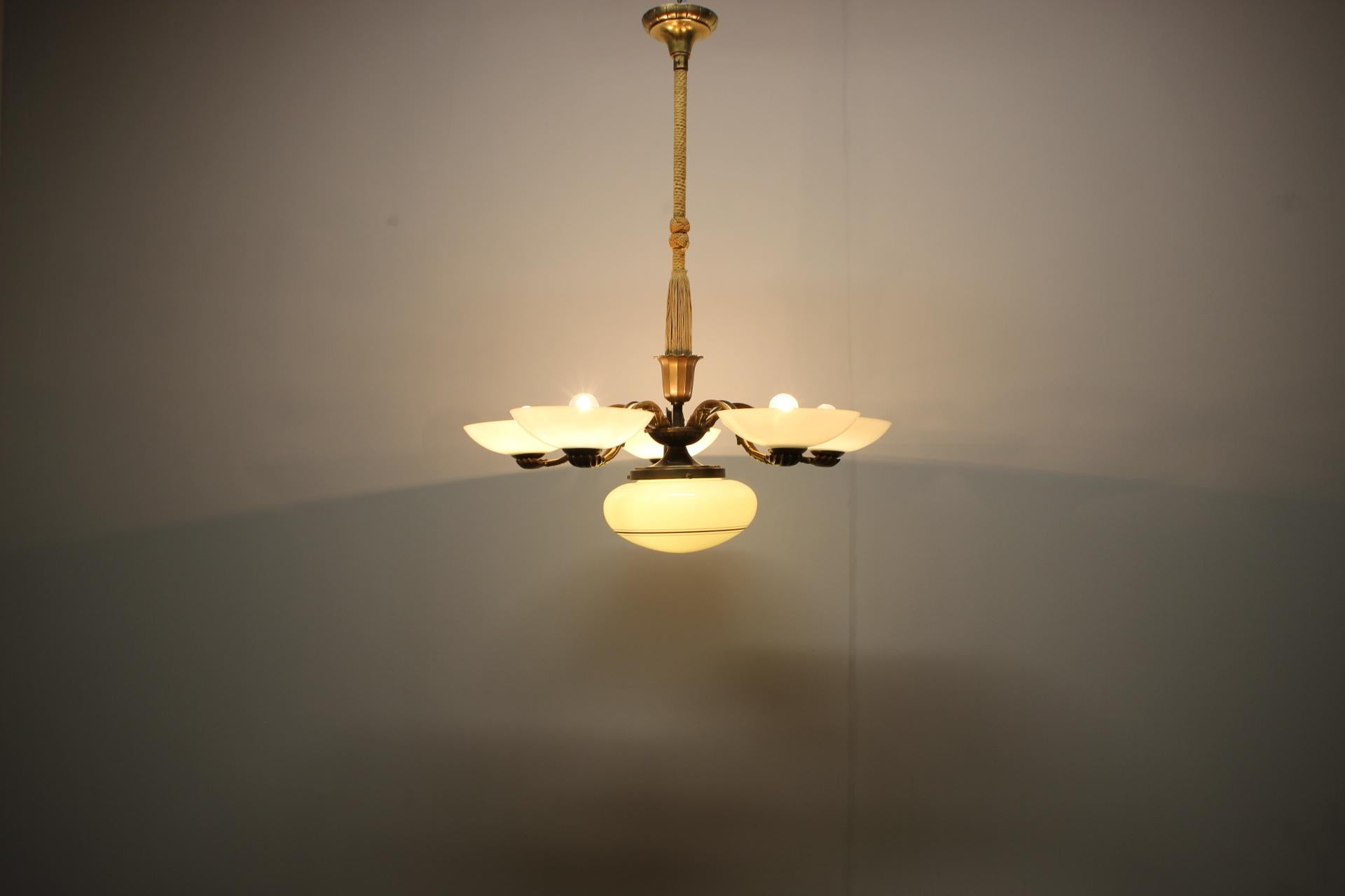 Lampadario Art Nouveau in ottone e vetro, 1910 in vendita 3