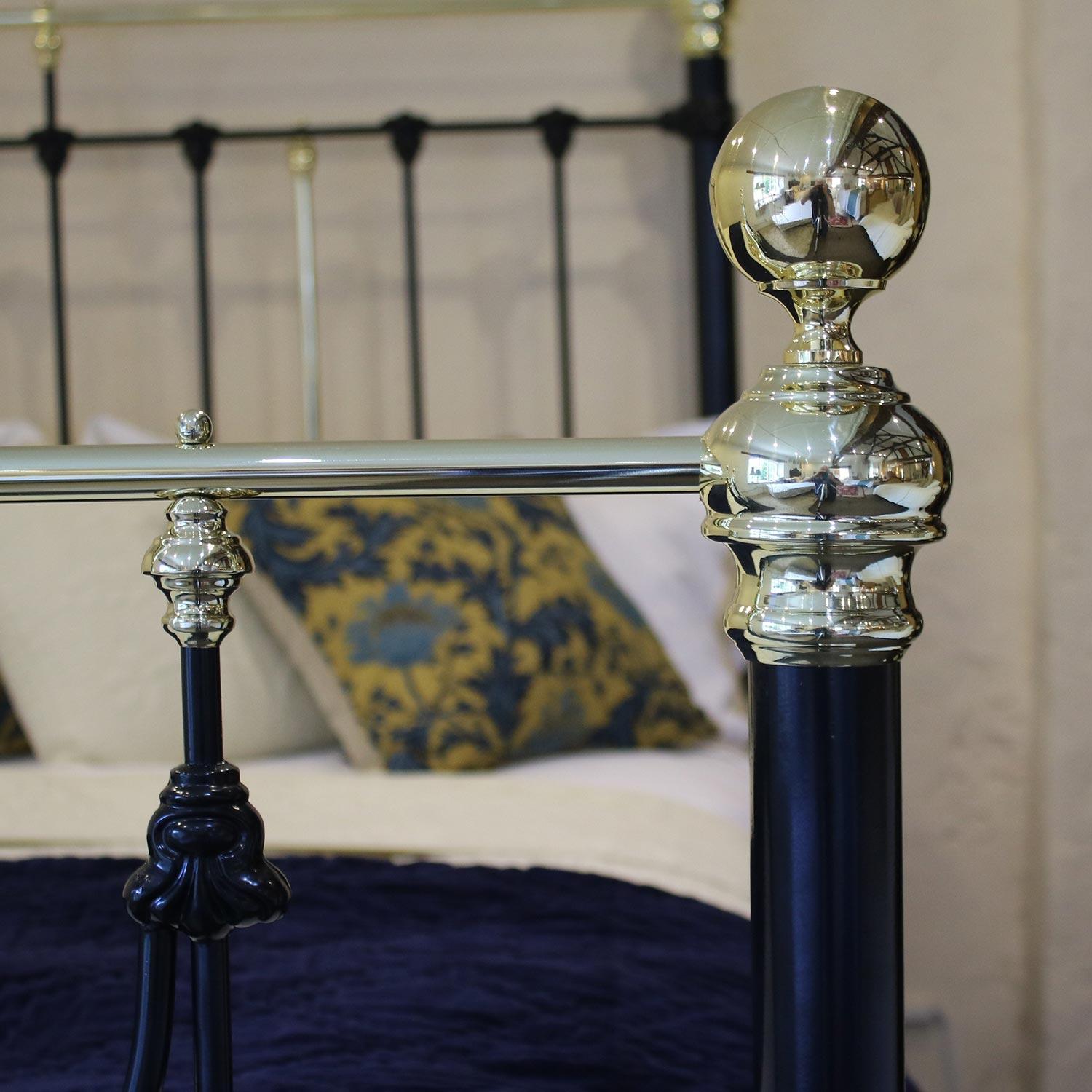 Late 19th Century Art Nouveau Brass and Iron Bed MK152