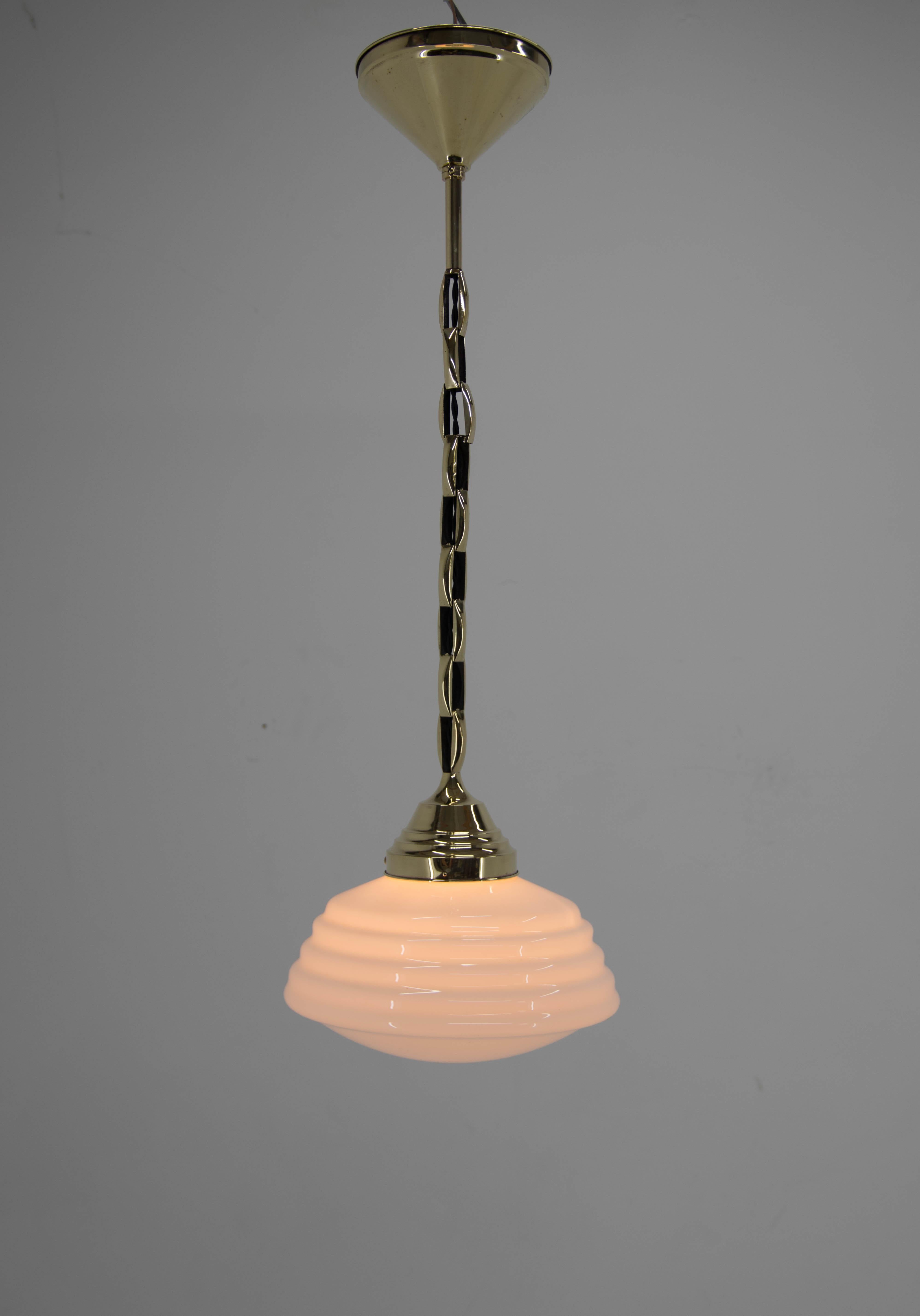 1920s Art Nouveau pendant made of brass and glass.
Restored: brass refinished, glass in a perfect condition.
Rewired: 1x60W, E25-E27 bulb
US wiring compatible.