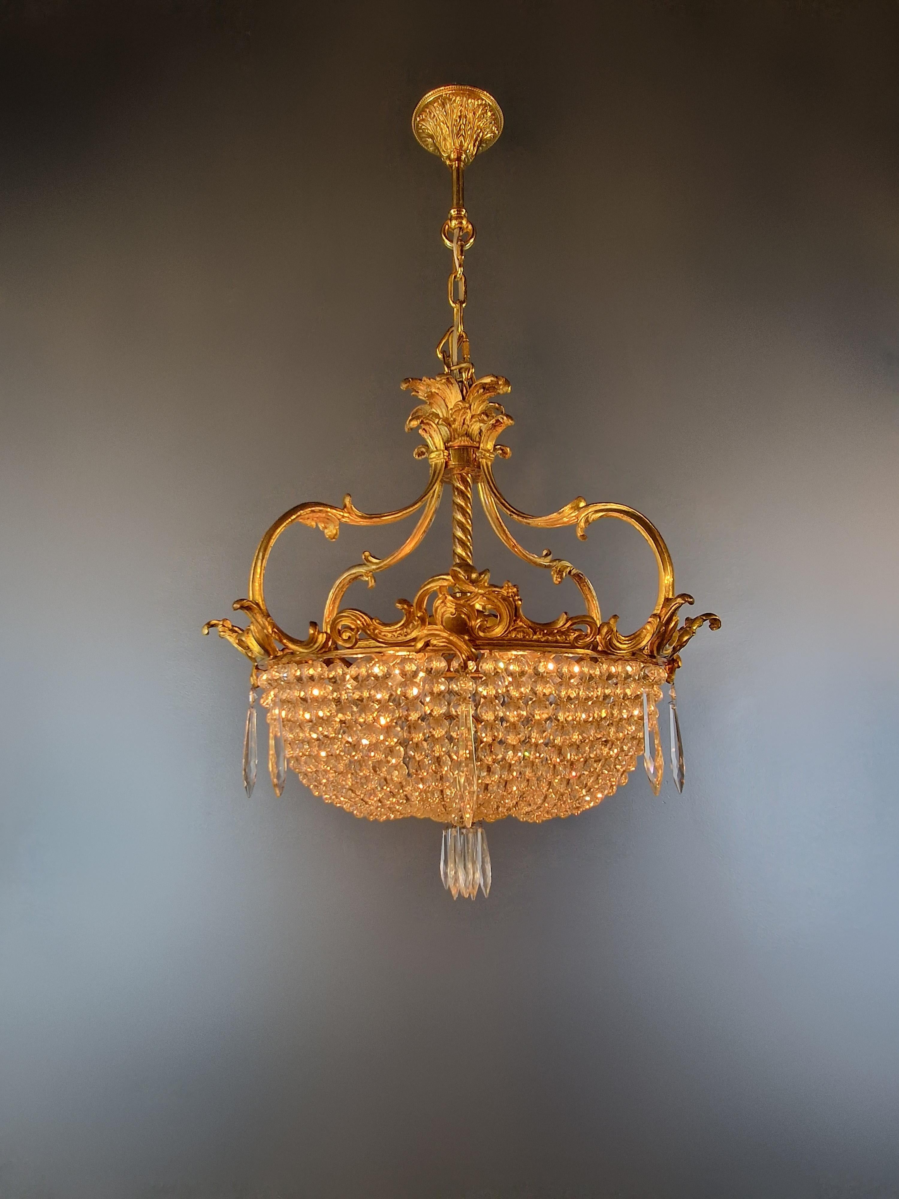 We present to you an exquisite Art Nouveau brass chandelier chandelier ceiling light - a real rarity and an antique jewel. This vintage chandelier was lovingly and professionally restored in Berlin and its electrical wiring was adapted for smooth