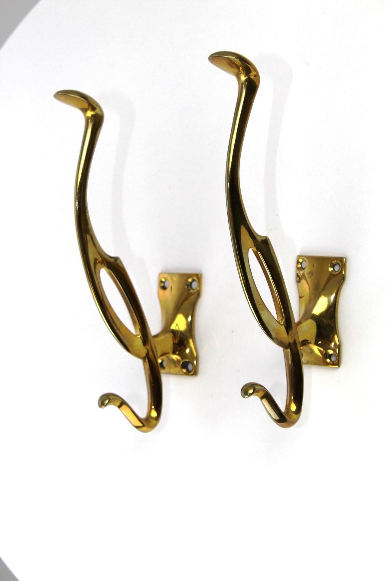 these are original art nouveau hooks, made of solid cast brass in the style of Henry Van De Velde, original pieces from around 1900, 2 big hooks are 20 cm high, 10 cm deep and 3 cm wide, the 3 small hooks are 3.6 cm high, 3 cm wide, and 4 cm deep.