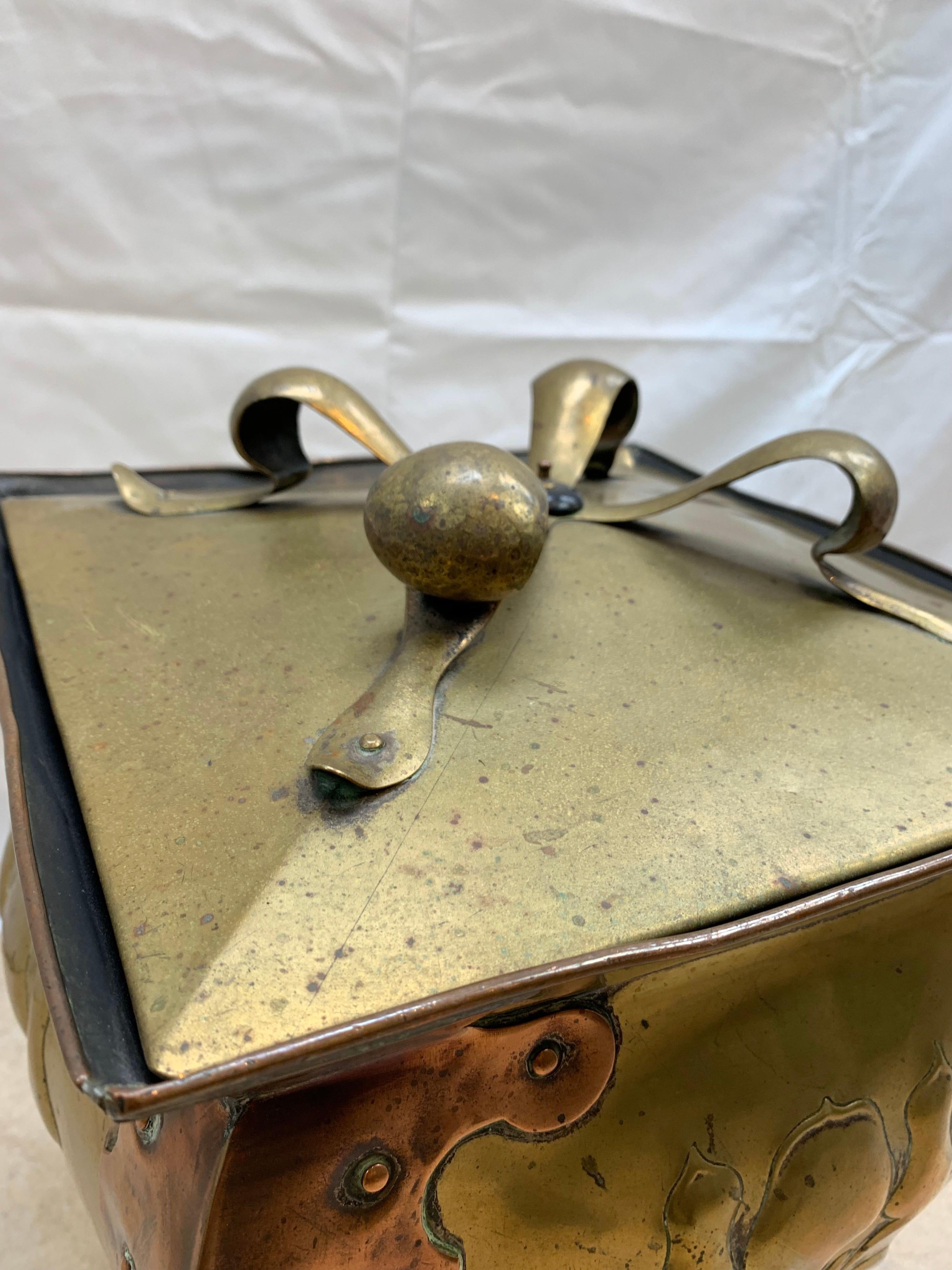 Art Nouveau Brass and Copper Coal Bucket For Sale 1