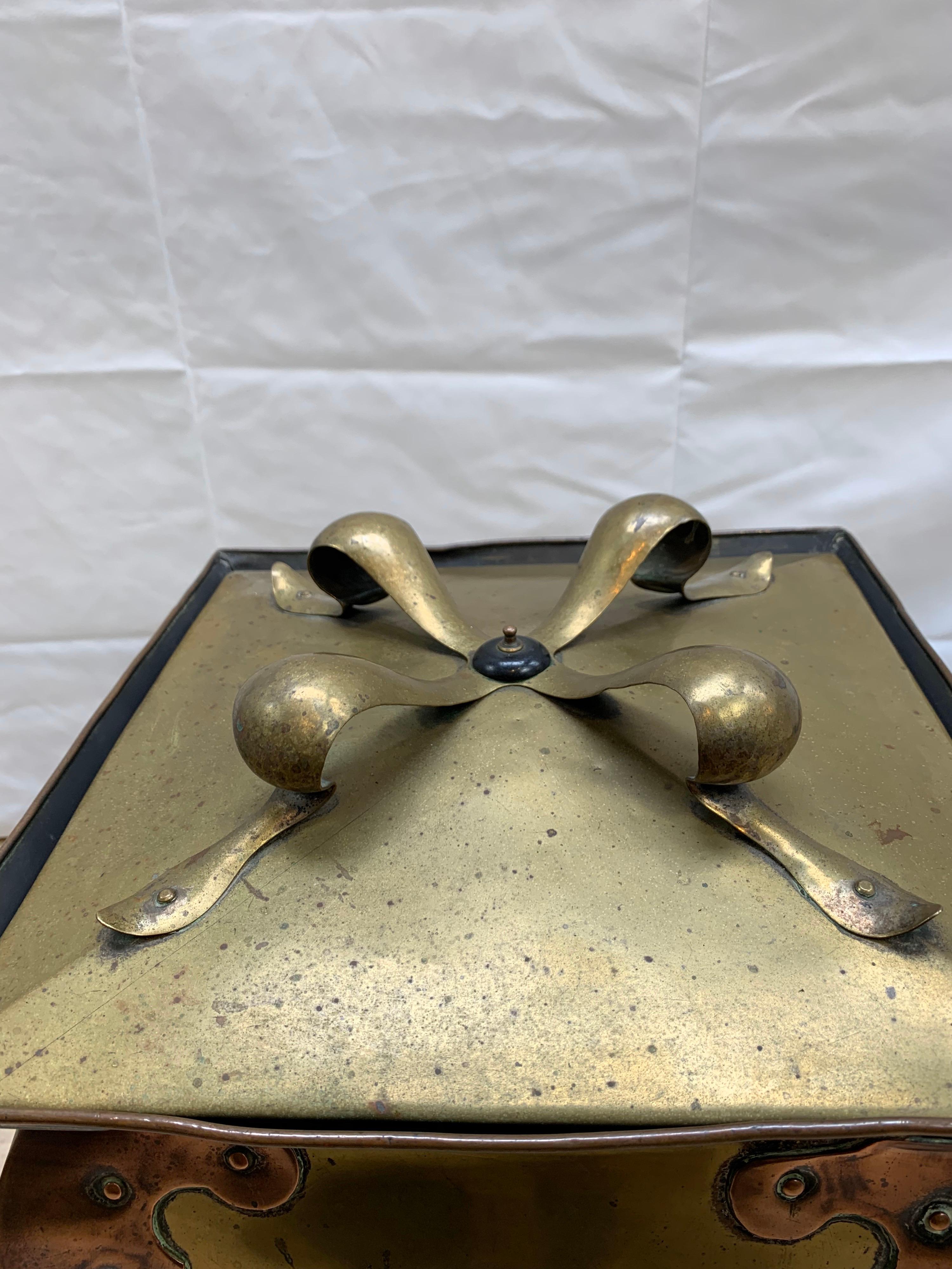 Art Nouveau Brass and Copper Coal Bucket For Sale 2