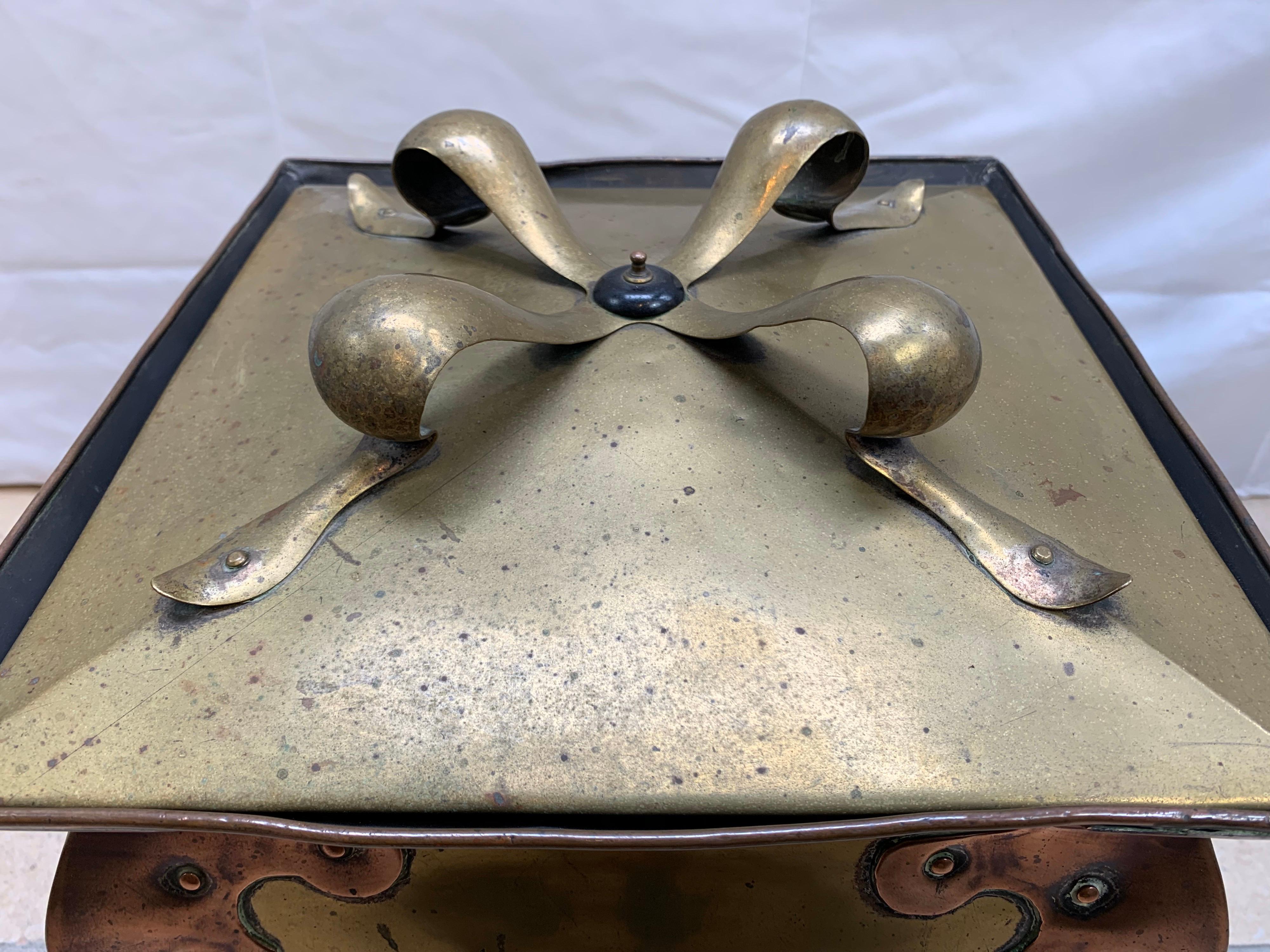 Art Nouveau Brass and Copper Coal Bucket For Sale 3
