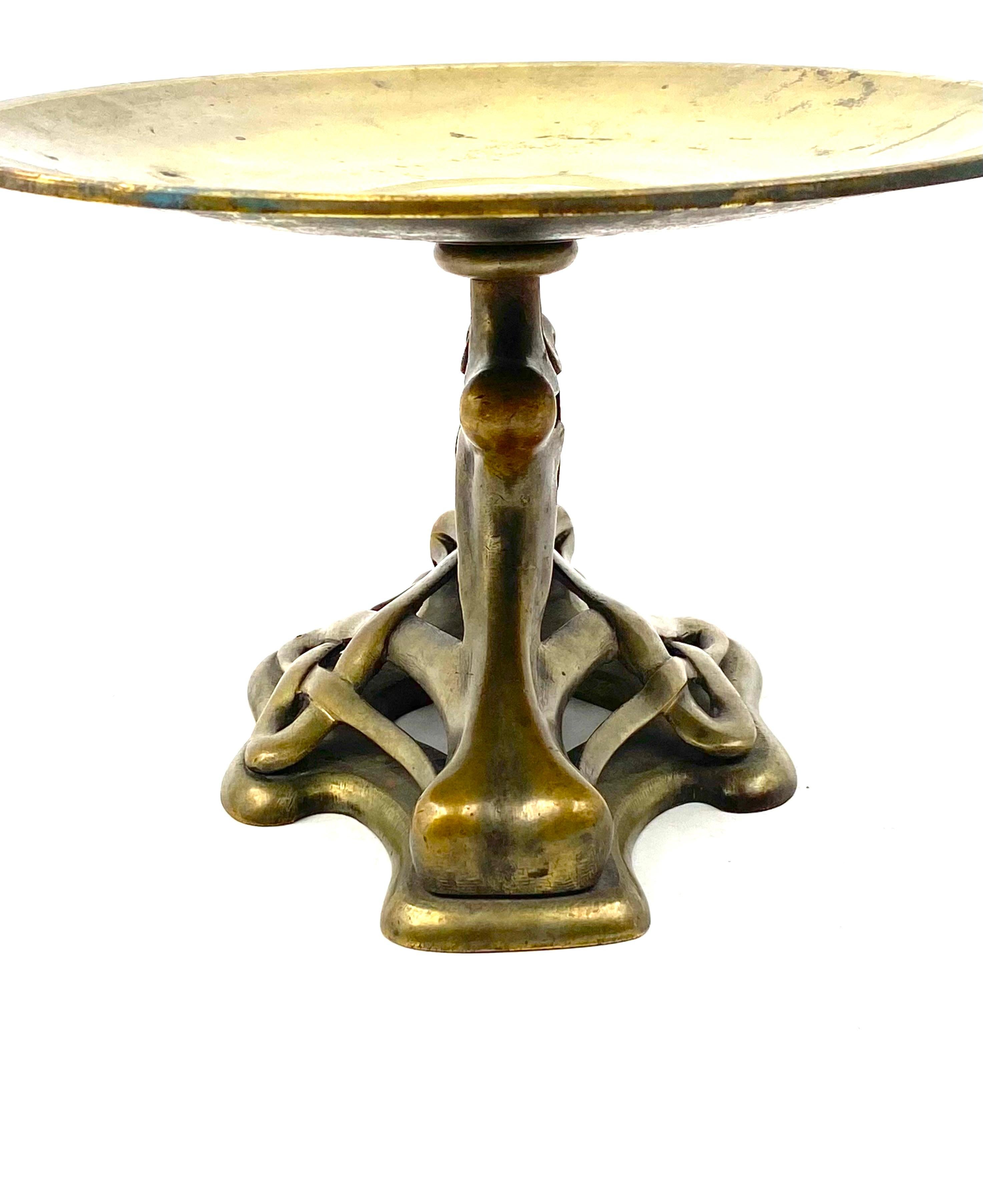 Art Nouveau brass coupe / centerpiece / vide poche, France 1910s For Sale 7