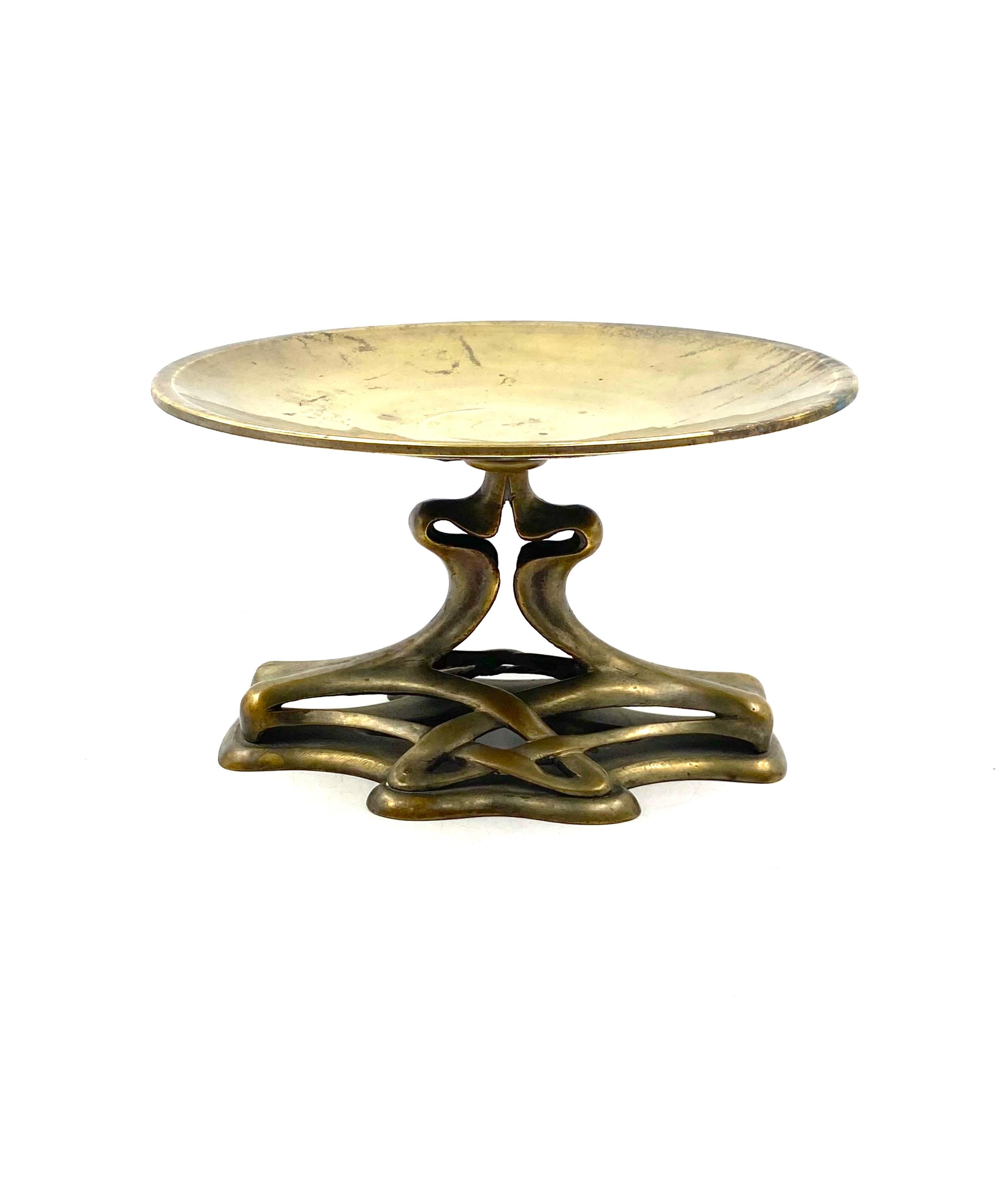 Art Nouveau brass coupe / centerpiece / vide poche, France 1910s For Sale 10
