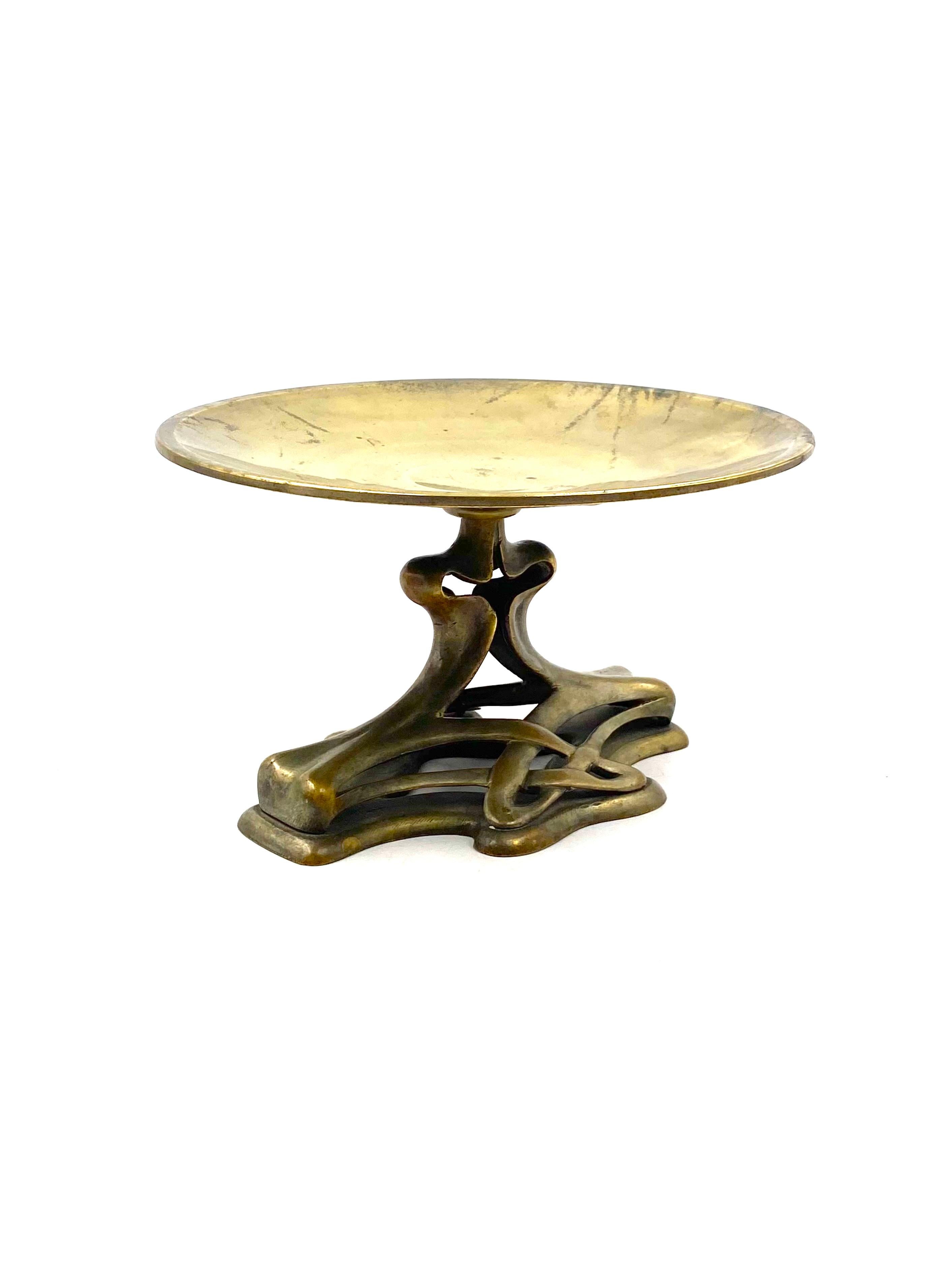 Art Nouveau brass coupe / centerpiece / vide poche, France 1910s For Sale 12