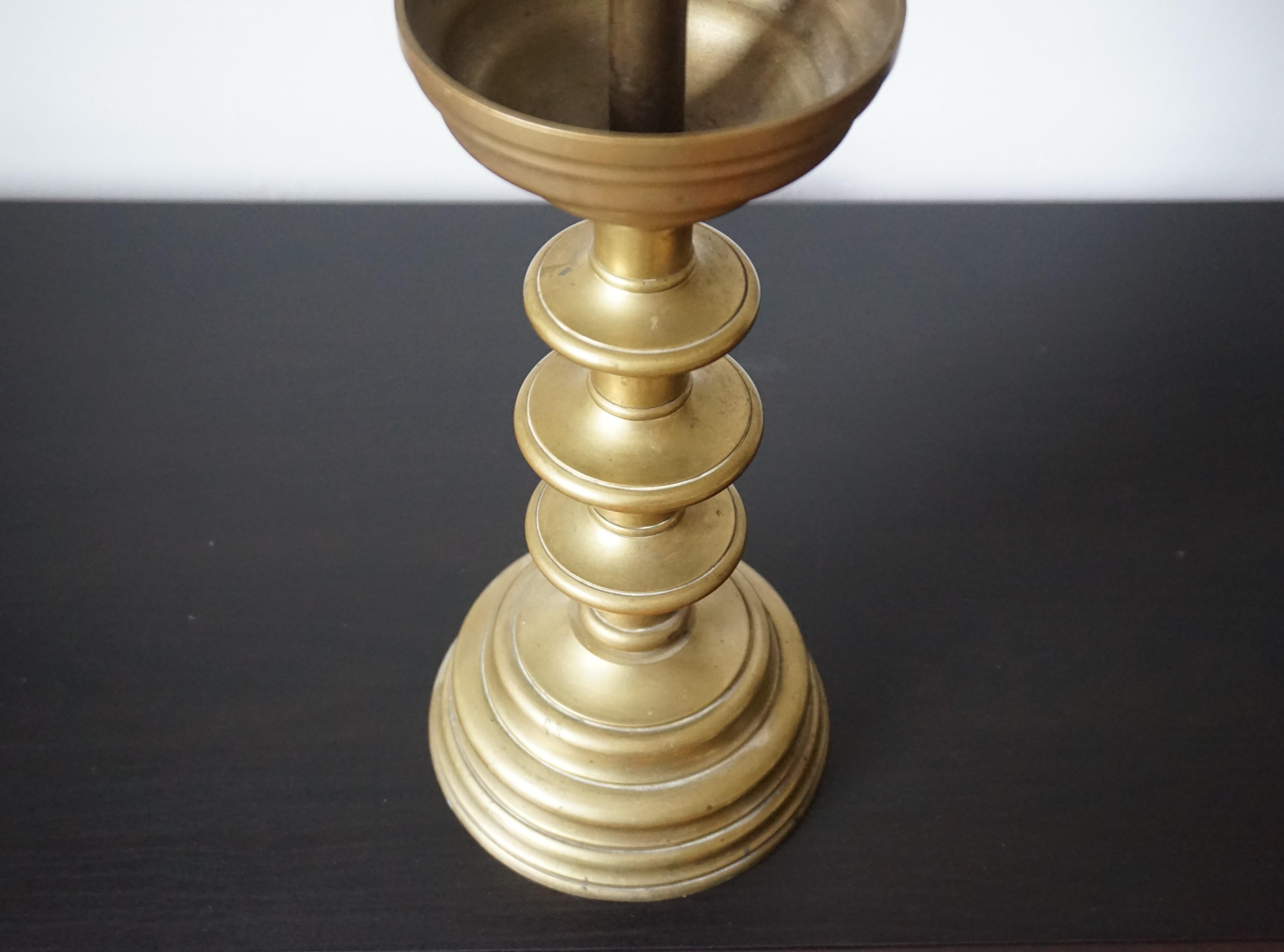 Britannique Lampe de table Empire Art Nouveau en laiton en vente