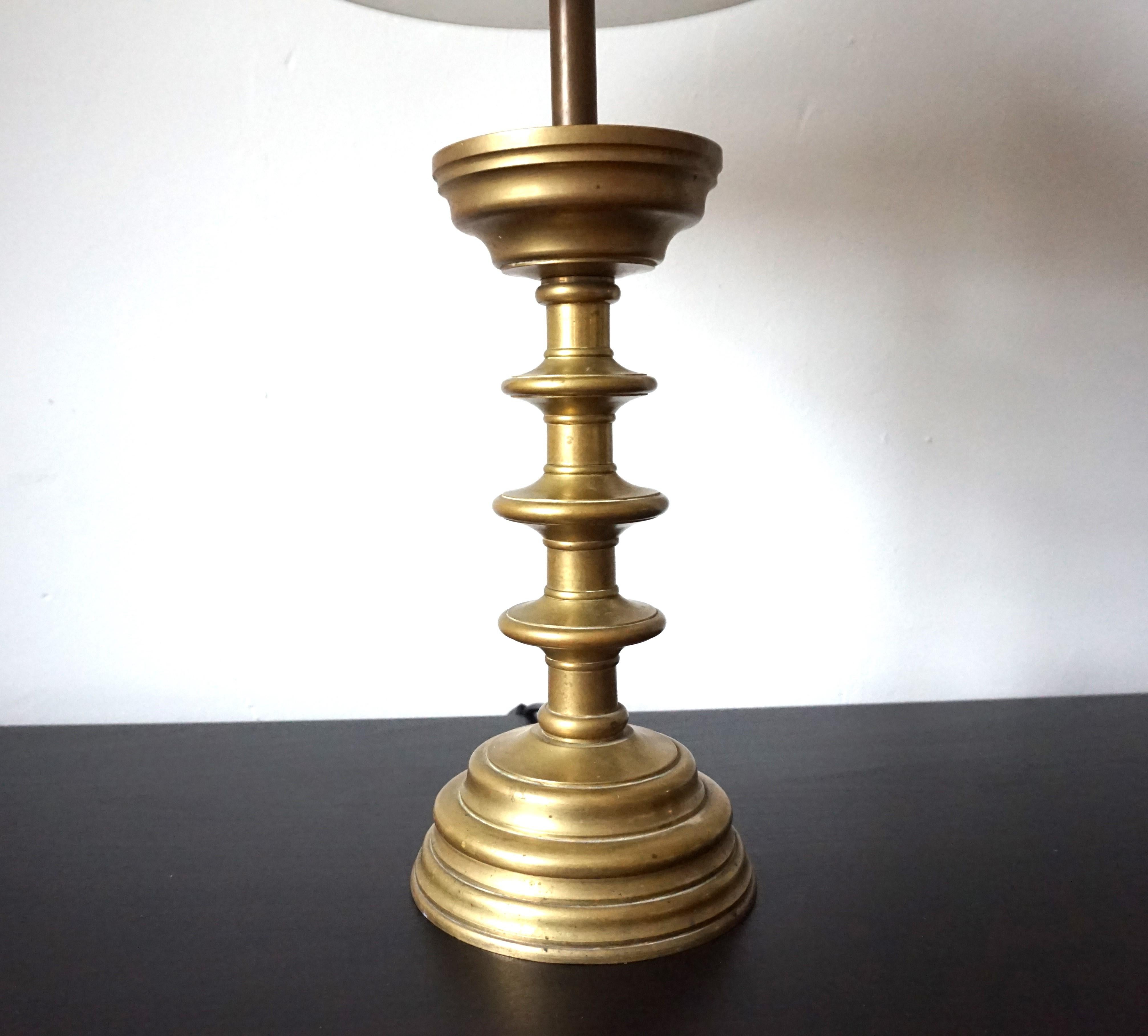 Laiton Lampe de table Empire Art Nouveau en laiton en vente