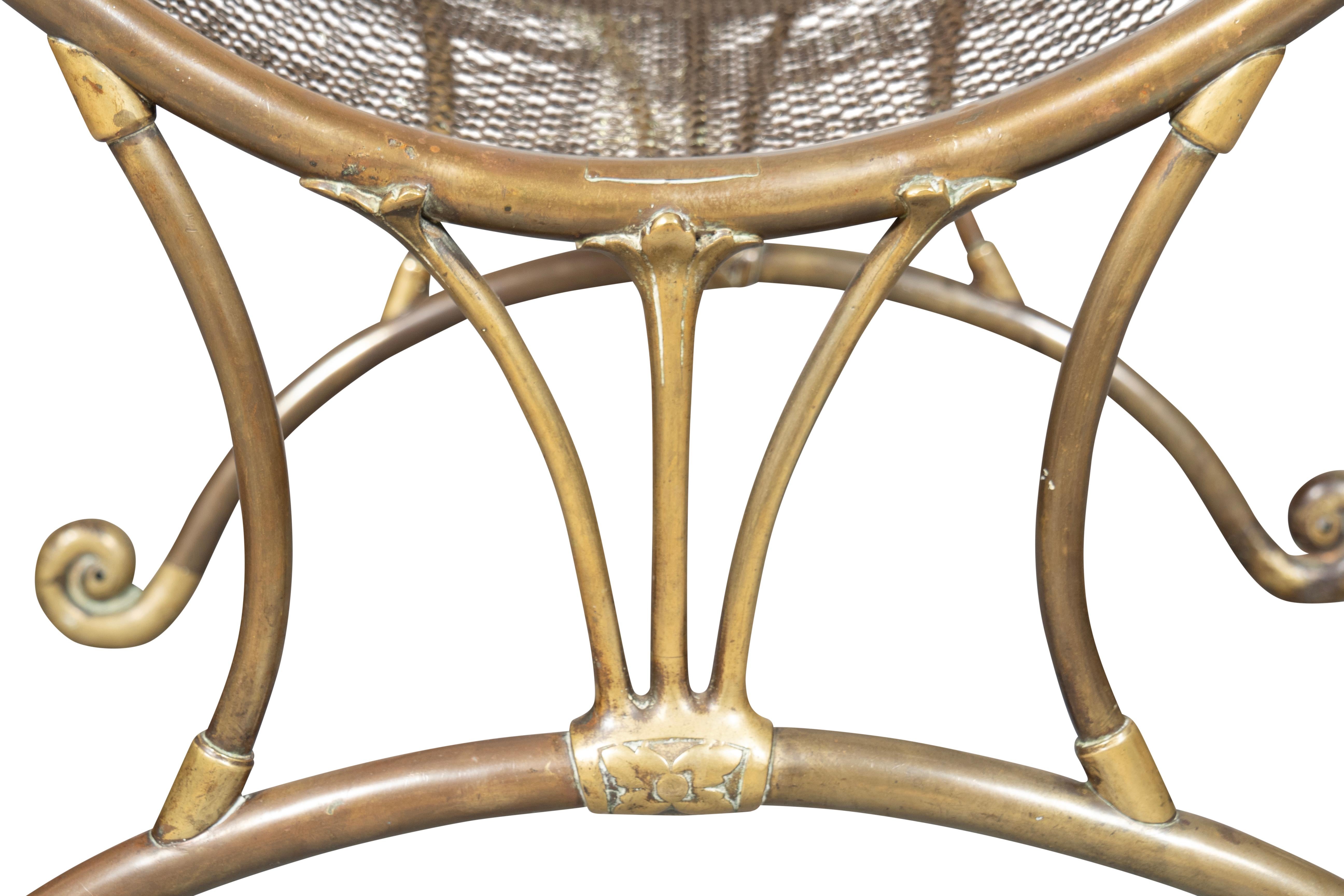Porte-bûches de cheminée en laiton Art Nouveau en vente 3