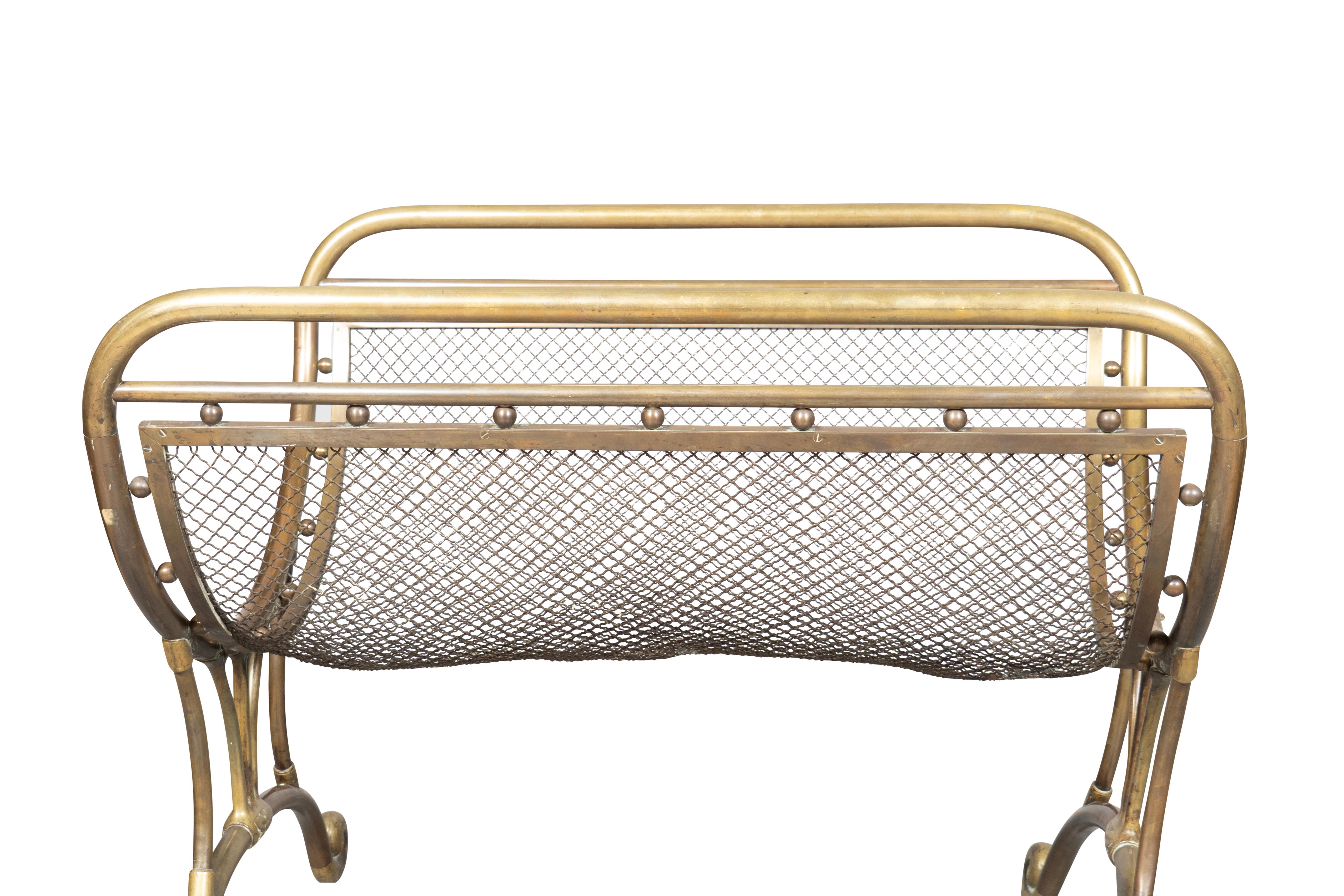 Porte-bûches de cheminée en laiton Art Nouveau en vente 1