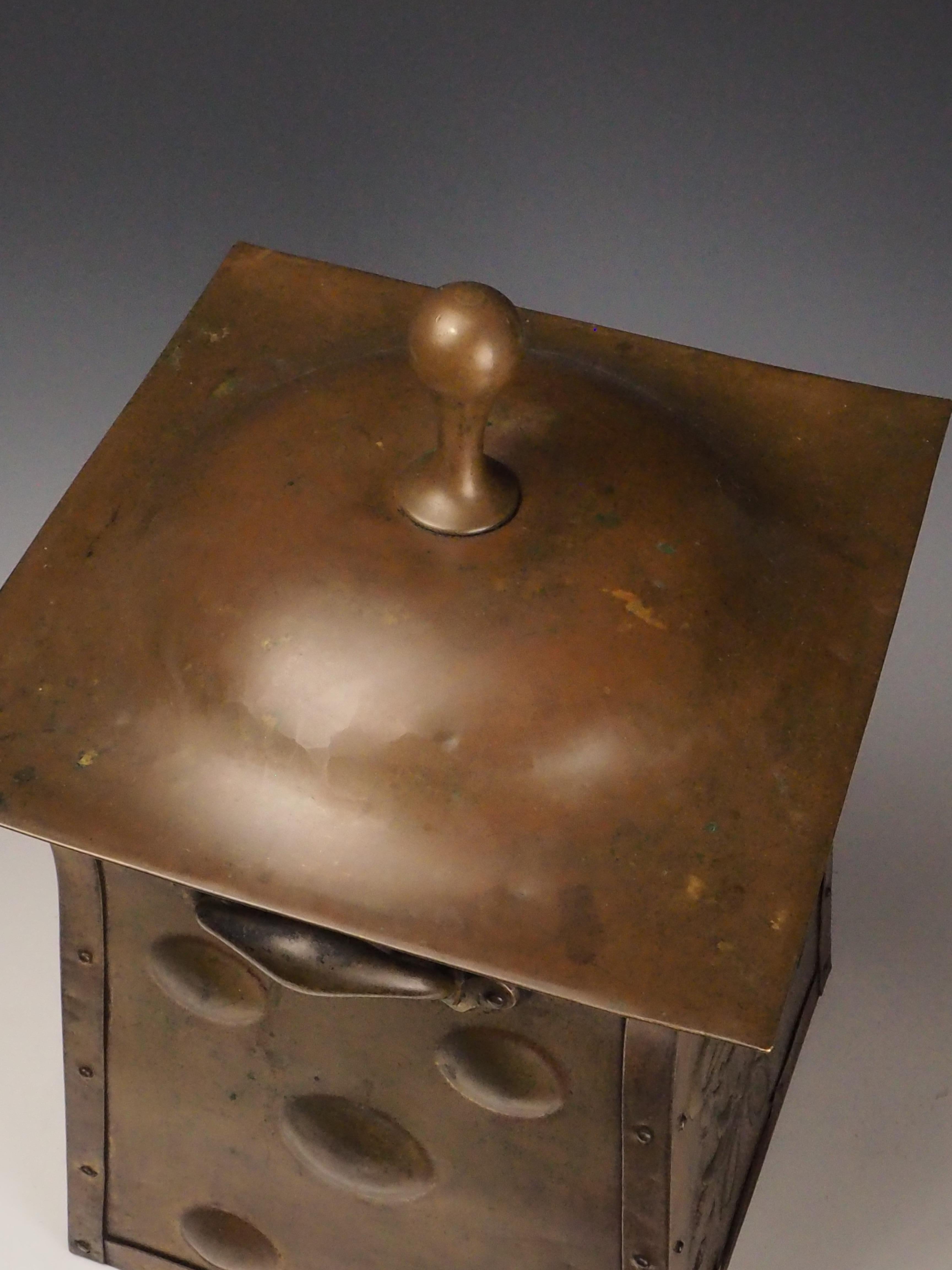 Art Nouveau Brass Fireside Coal Scuttle, Late 19th Century For Sale 10