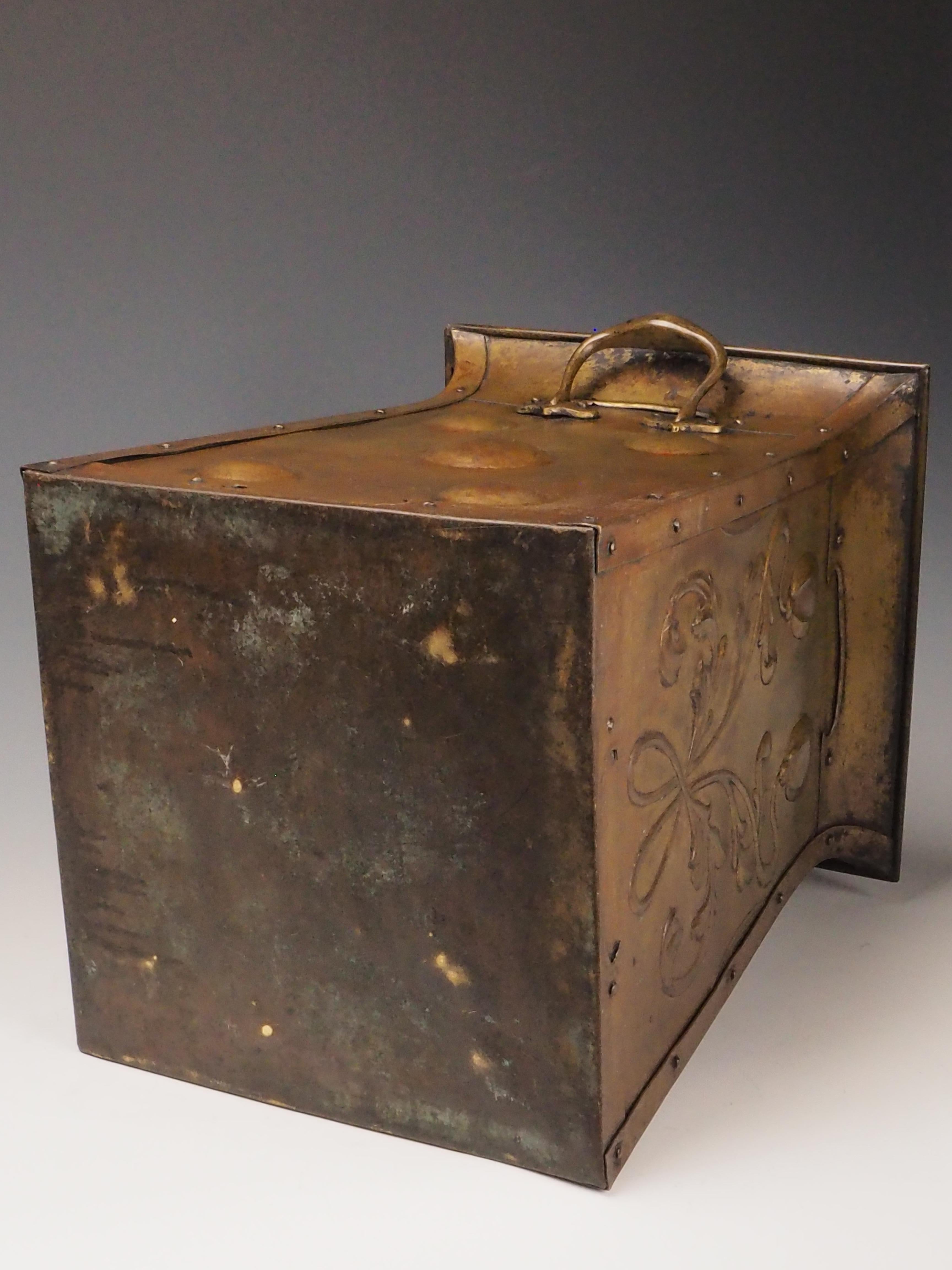 Art Nouveau Brass Fireside Coal Scuttle, Late 19th Century For Sale 14
