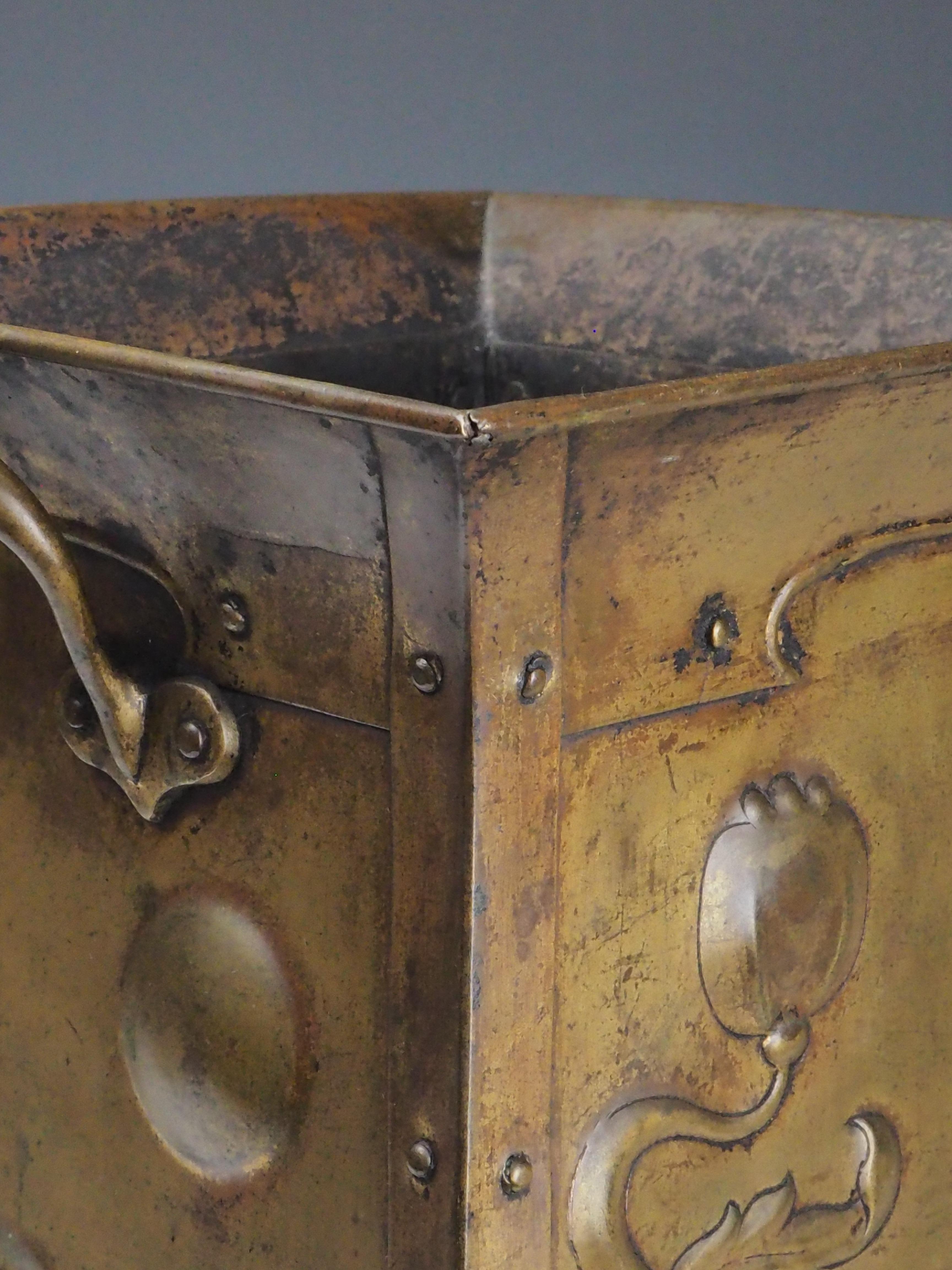 Art Nouveau Brass Fireside Coal Scuttle, Late 19th Century For Sale 16