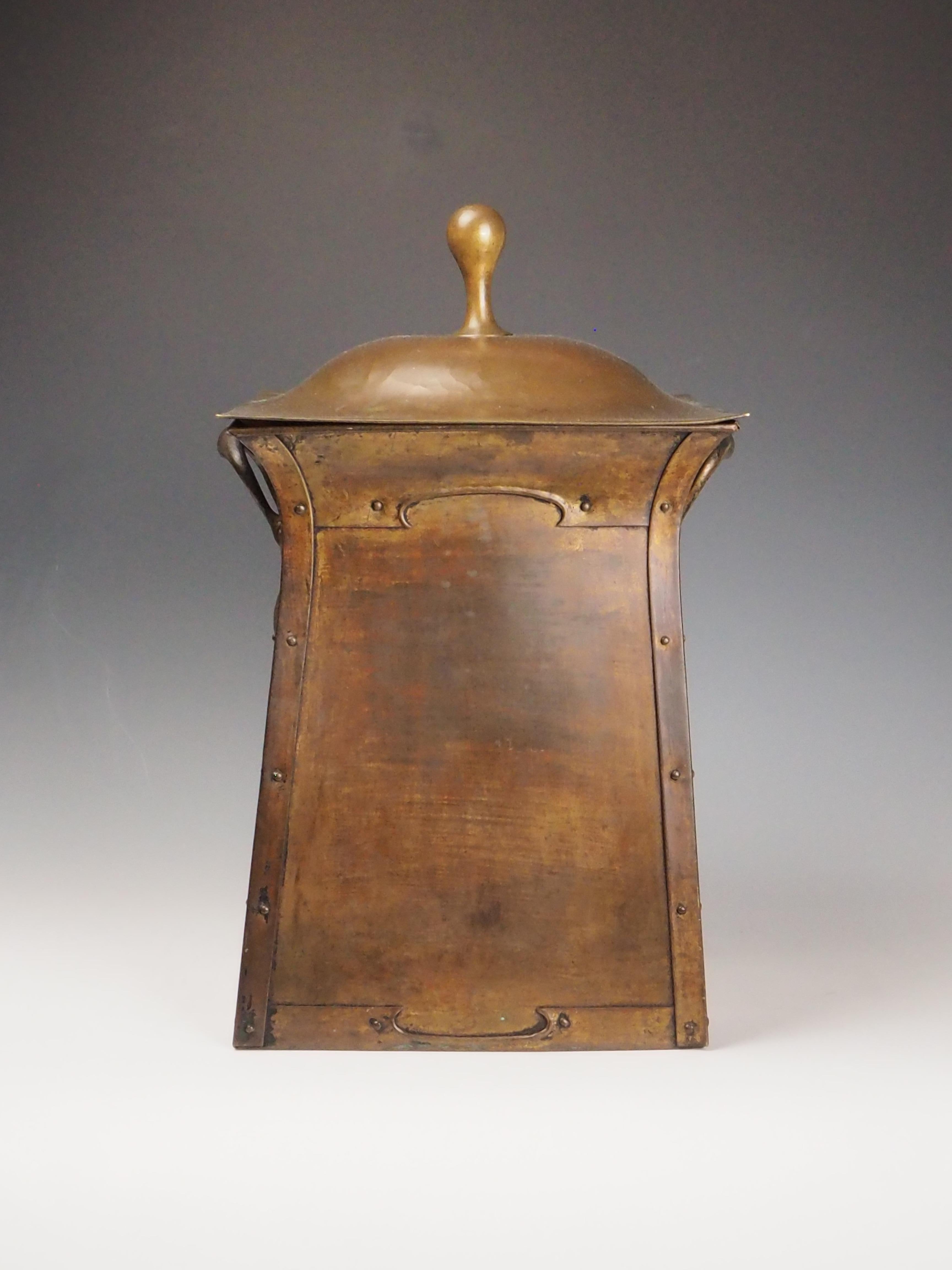 Art Nouveau Brass Fireside Coal Scuttle, Late 19th Century For Sale 3