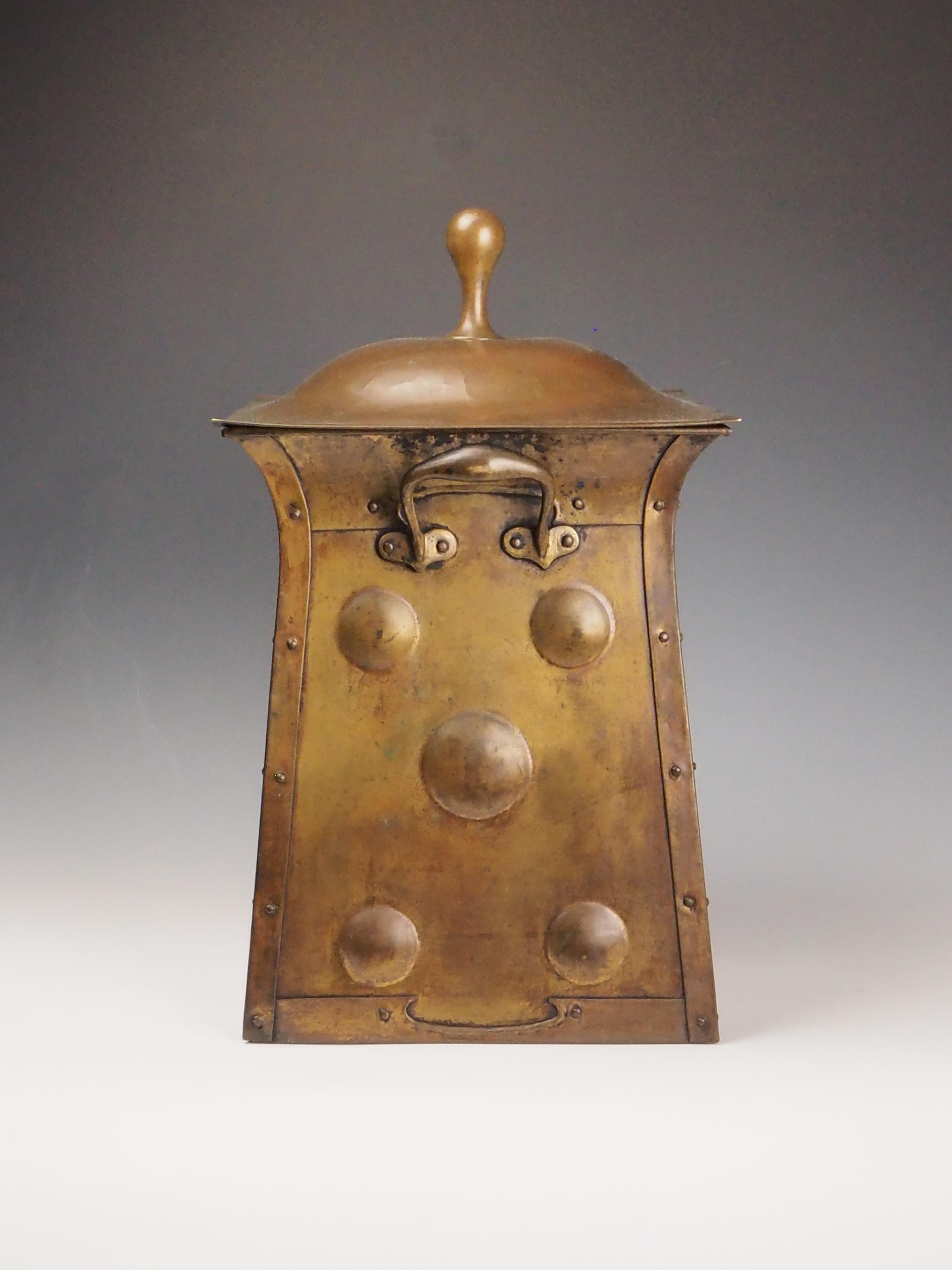 Art Nouveau Brass Fireside Coal Scuttle, Late 19th Century For Sale 4