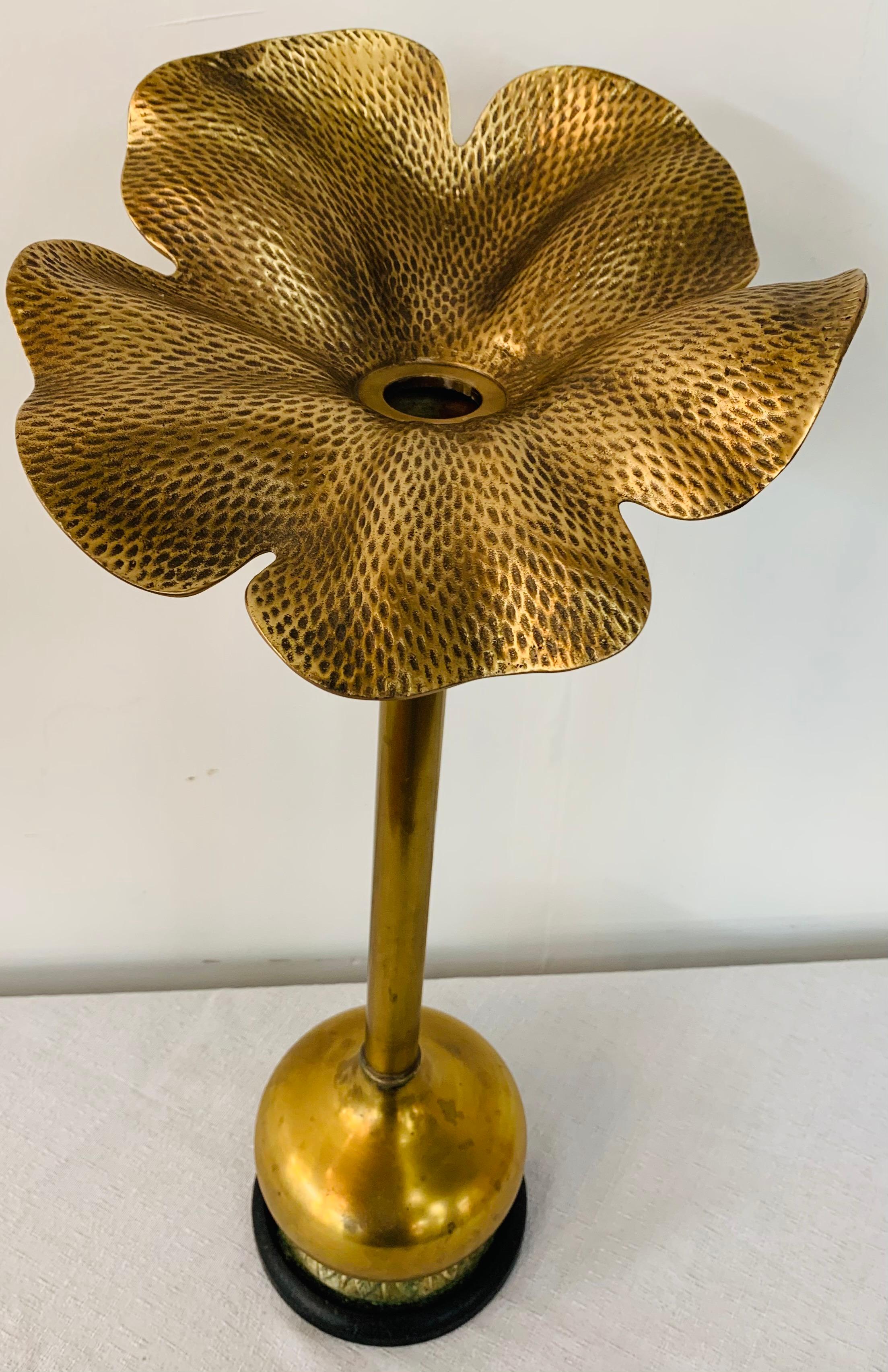 A decorative and stylish antique brass flower candleholder on a black marble base. A beautiful addition to decorate and add charm to your living space.

Dimensions: 19