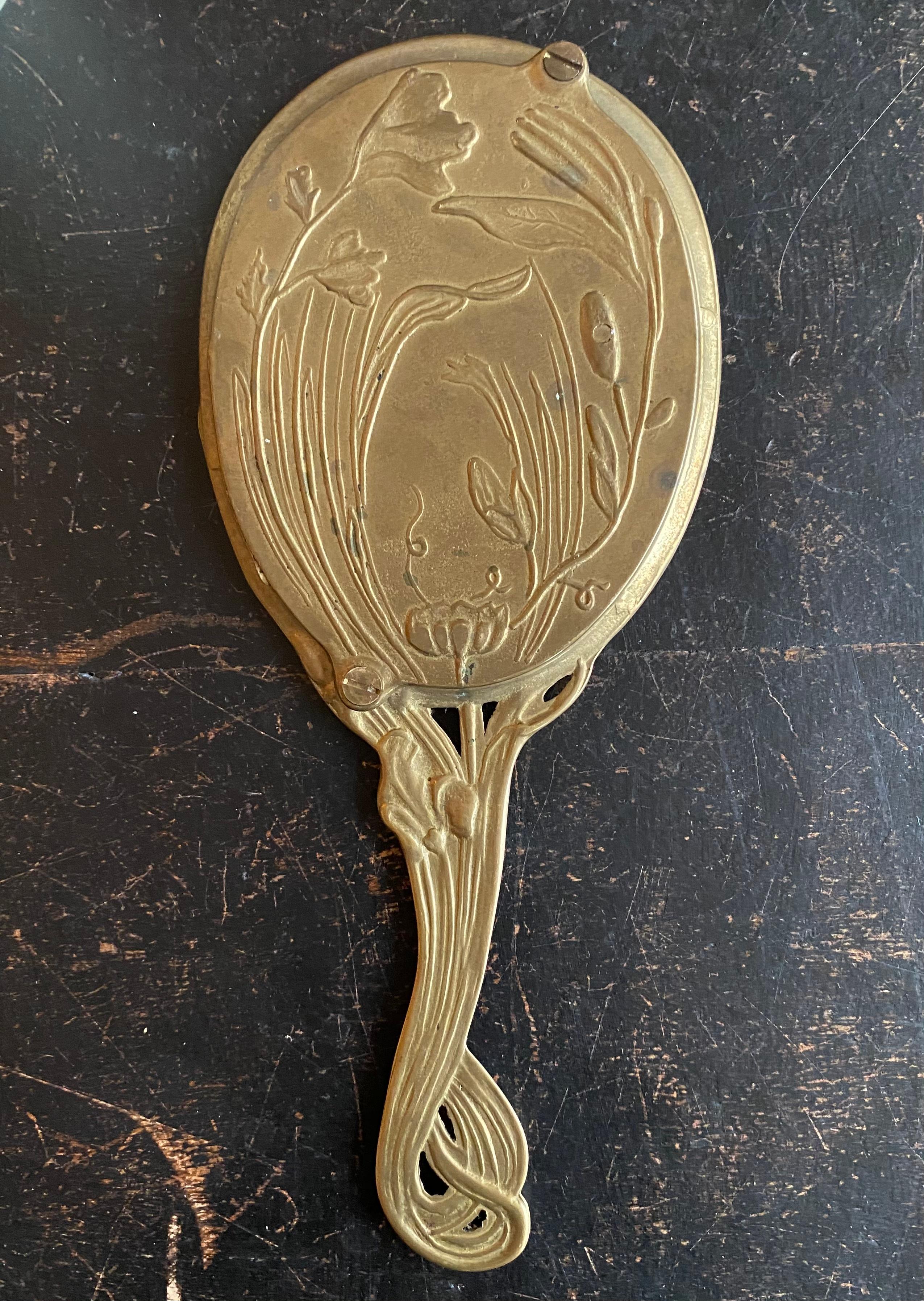 Beautiful brass hand mirror in the Art Nouveau style. Piece was manufactured ca. 1900 in Belgium or France. Very nice item which remains in very good condition for it’s age.