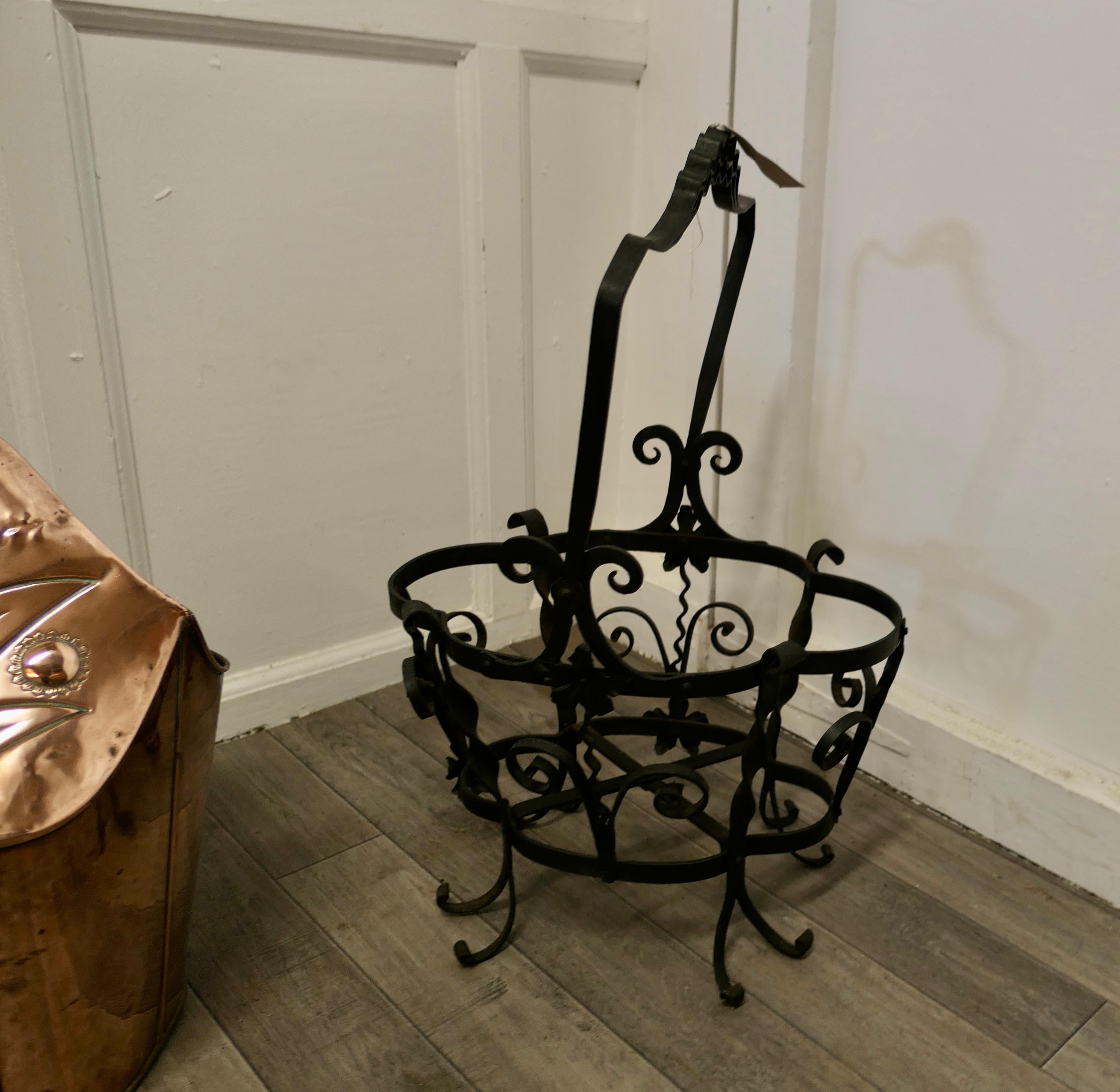 Casque de charbonnier en laiton Art Nouveau en vente 5