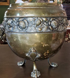 Jugendstil-Jardiniere aus Messing mit Tatzenfüßen von Beldray