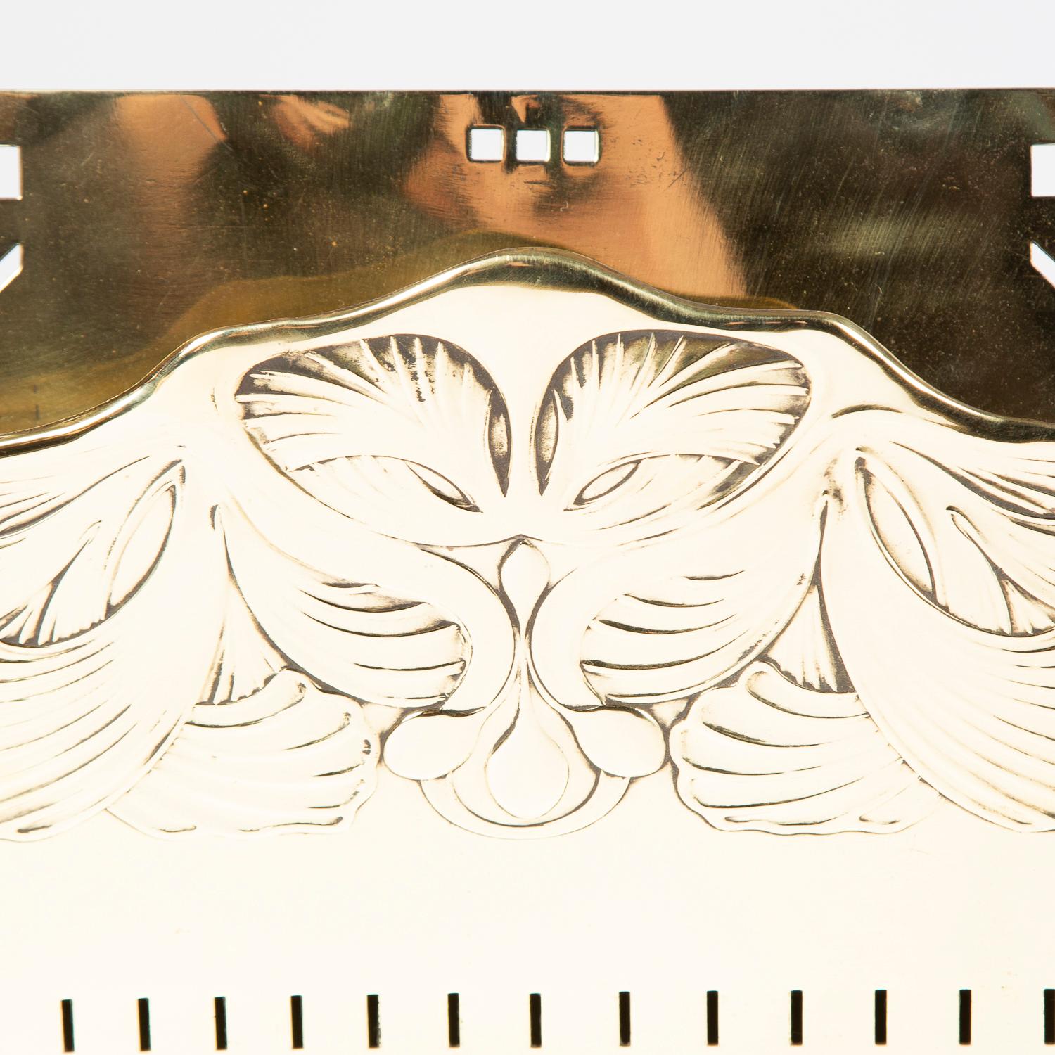 Français Porte-lettres et porte-papier en laiton Art Nouveau en vente
