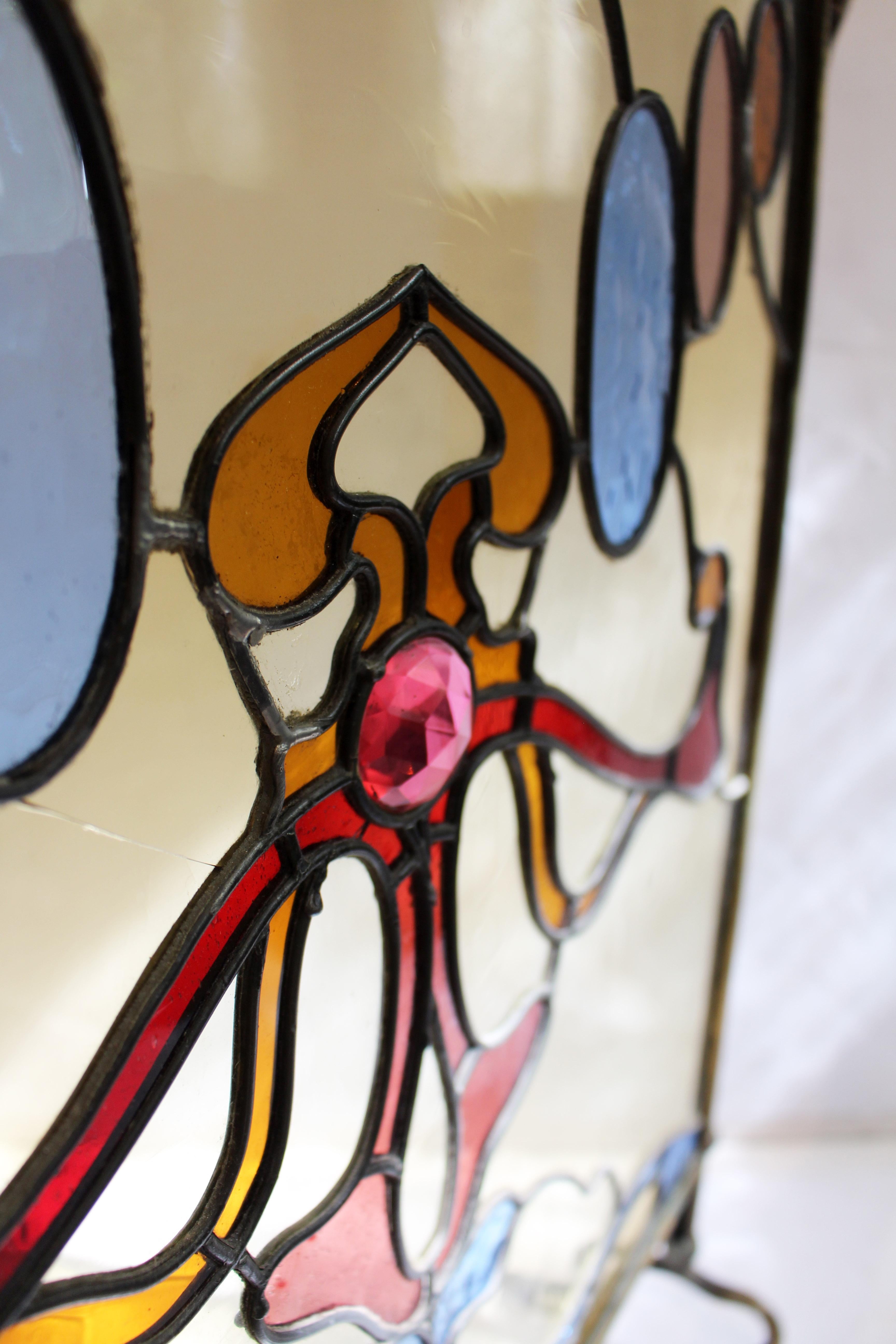 Pare-feu Art Nouveau en laiton et vitrail Bon état - En vente à Chapel Hill, NC