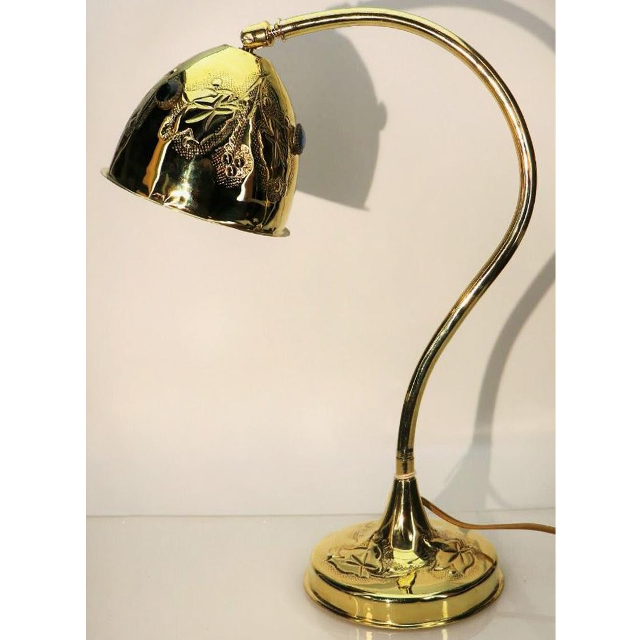 Jugendstil-Tischlampe aus Messing mit Glas-Cabochons, 1910 (Geprägt) im Angebot