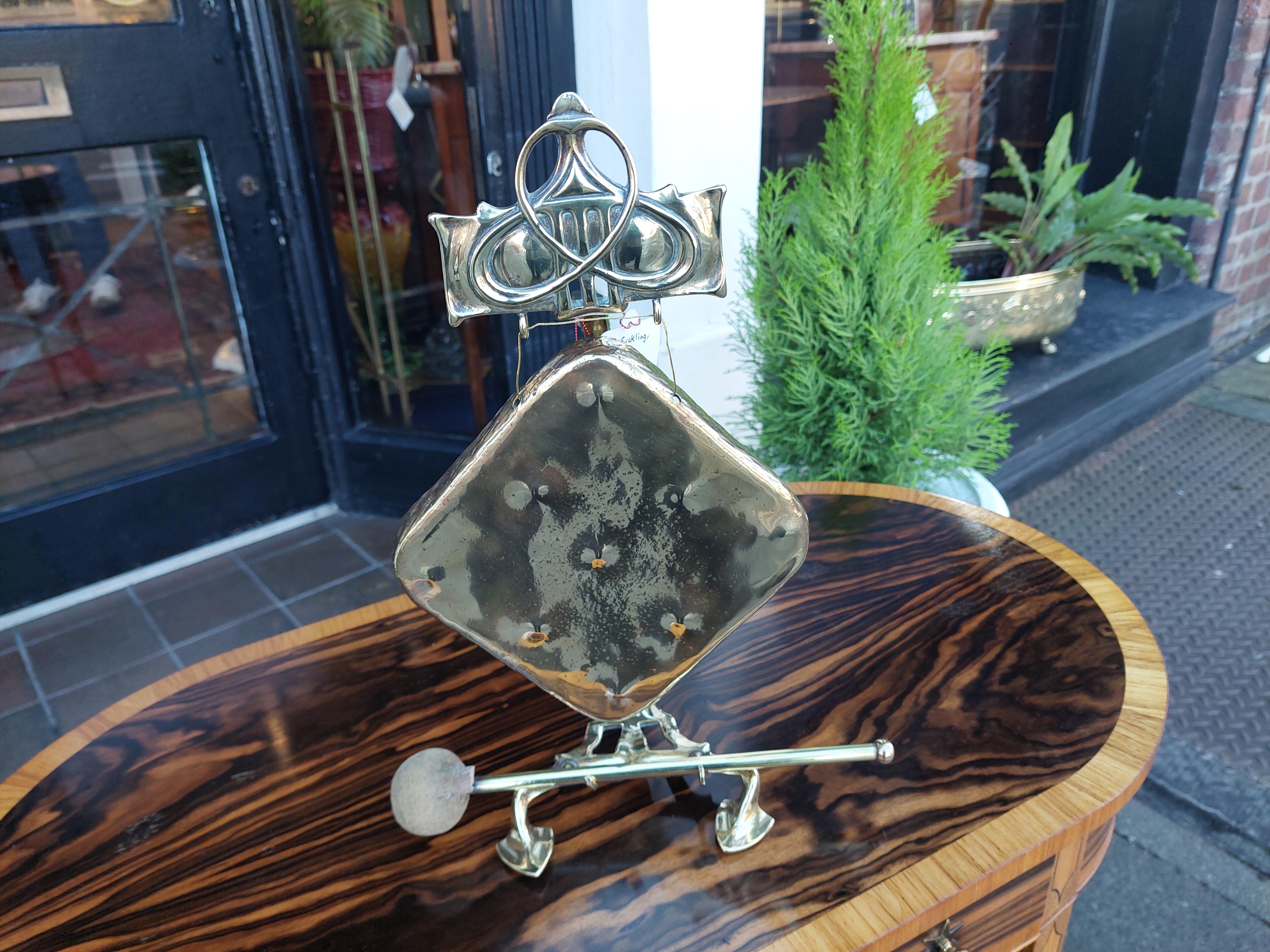 Anglais Art Nouveau Brass Table Top Gong en vente