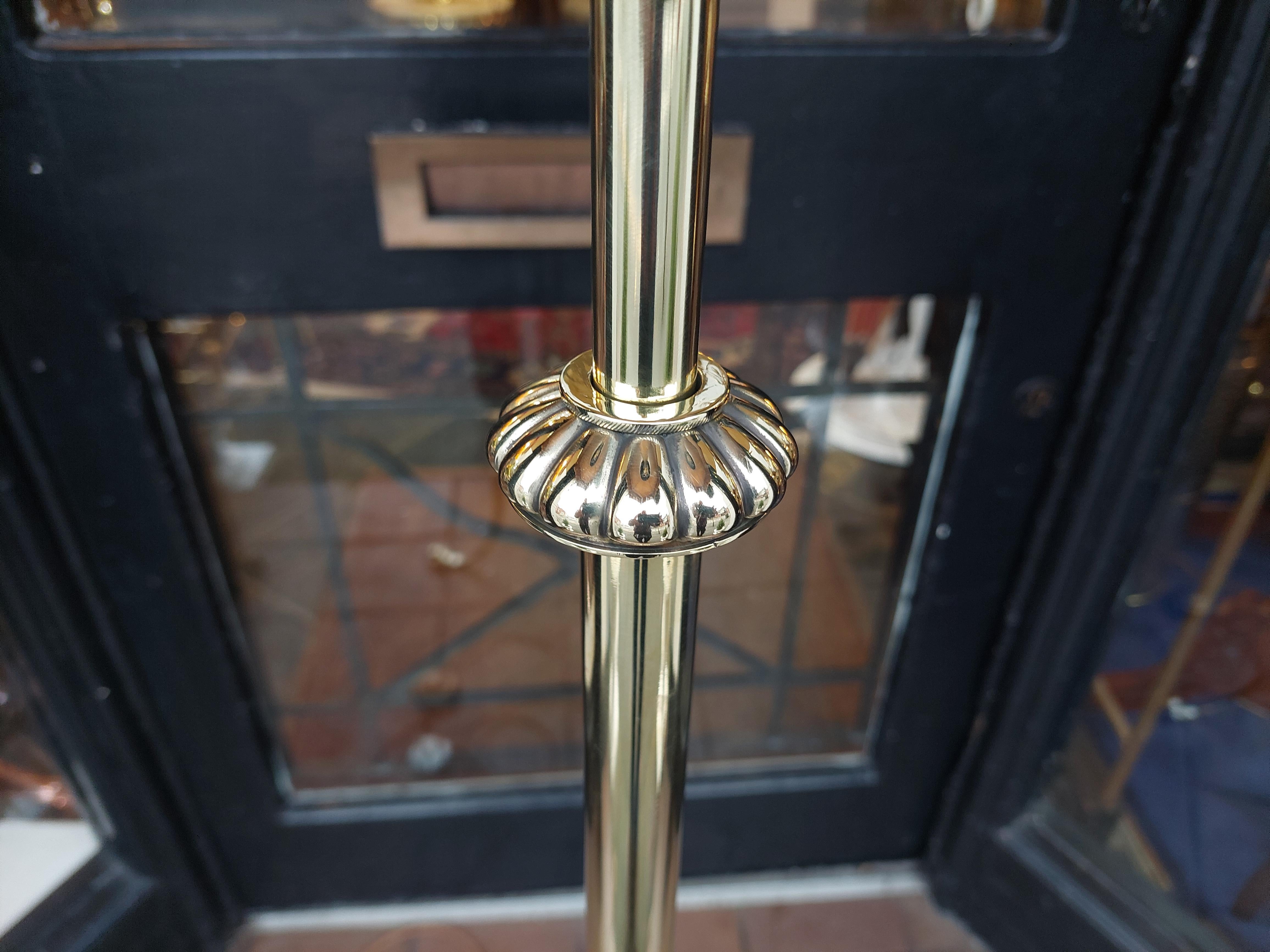 Art Nouveau Brass Telescopic Standard Oil Lamp converted to electric In Good Condition In Altrincham, GB