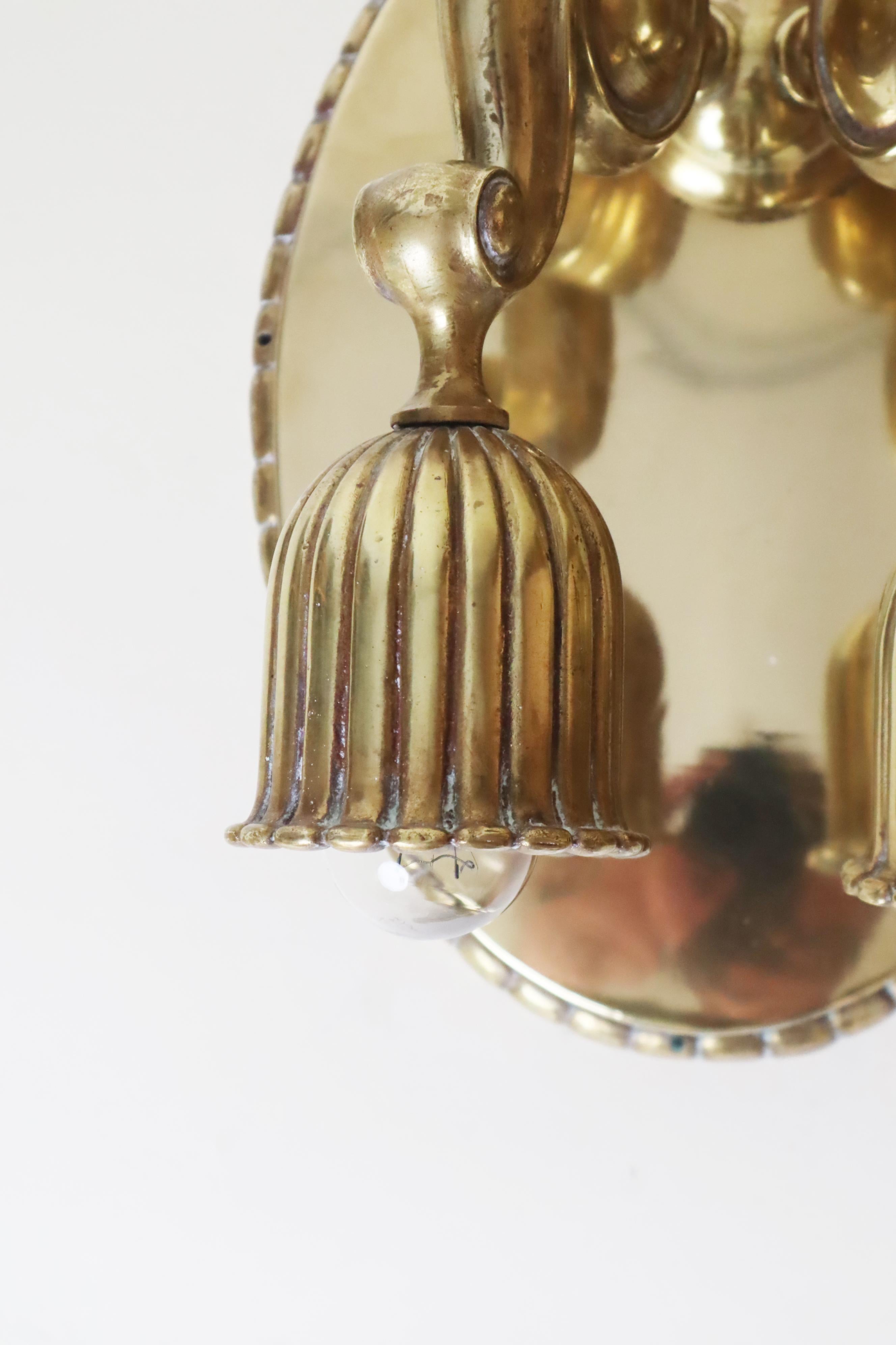 Art Nouveau Brass Wall Lamp in Bellflower shape Attributed to Dagobert Peche For Sale 5